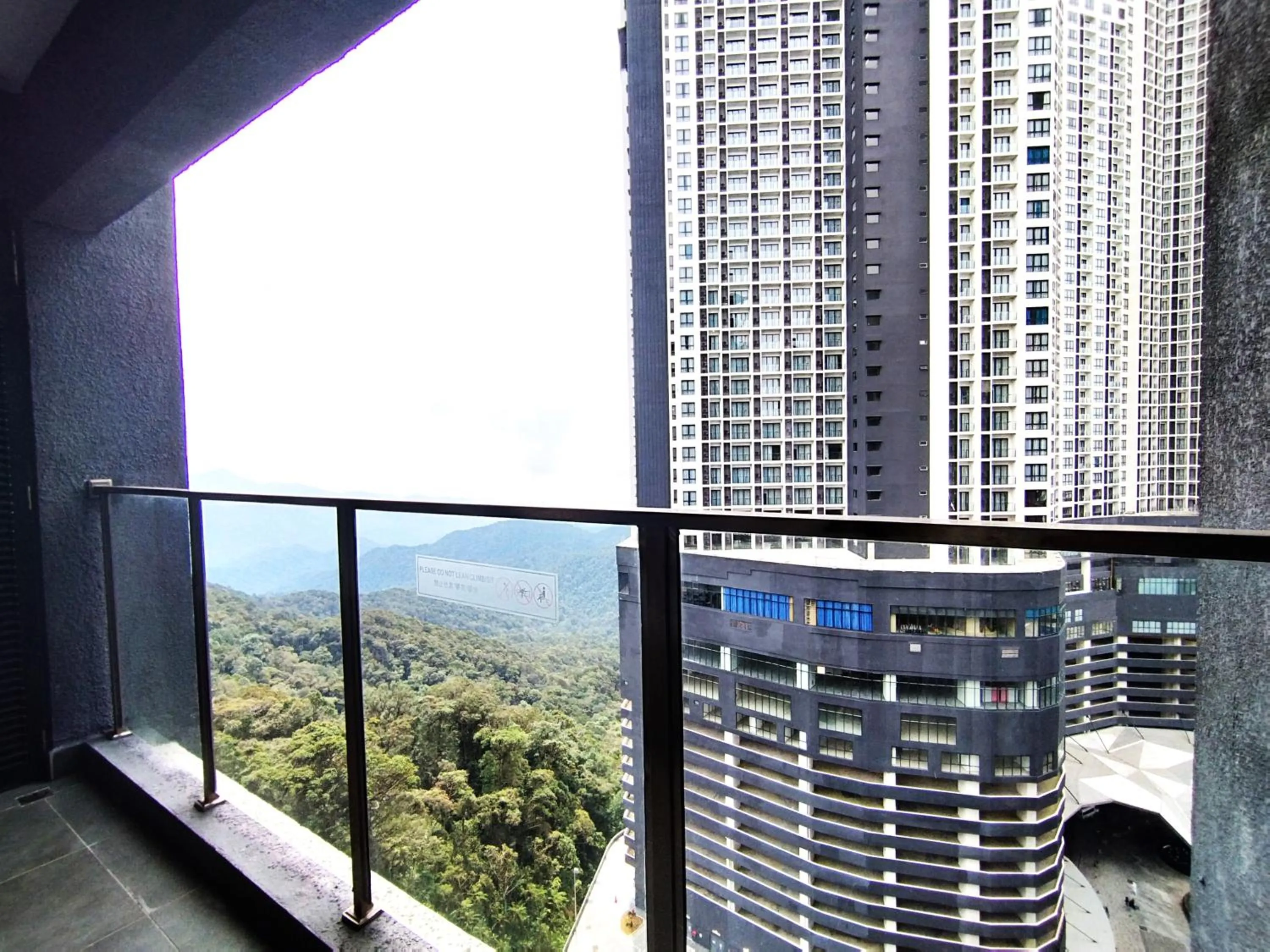 Balcony/Terrace in GENTING FoggyCold StayCation AT Ion Delemen By HAPYHOME
