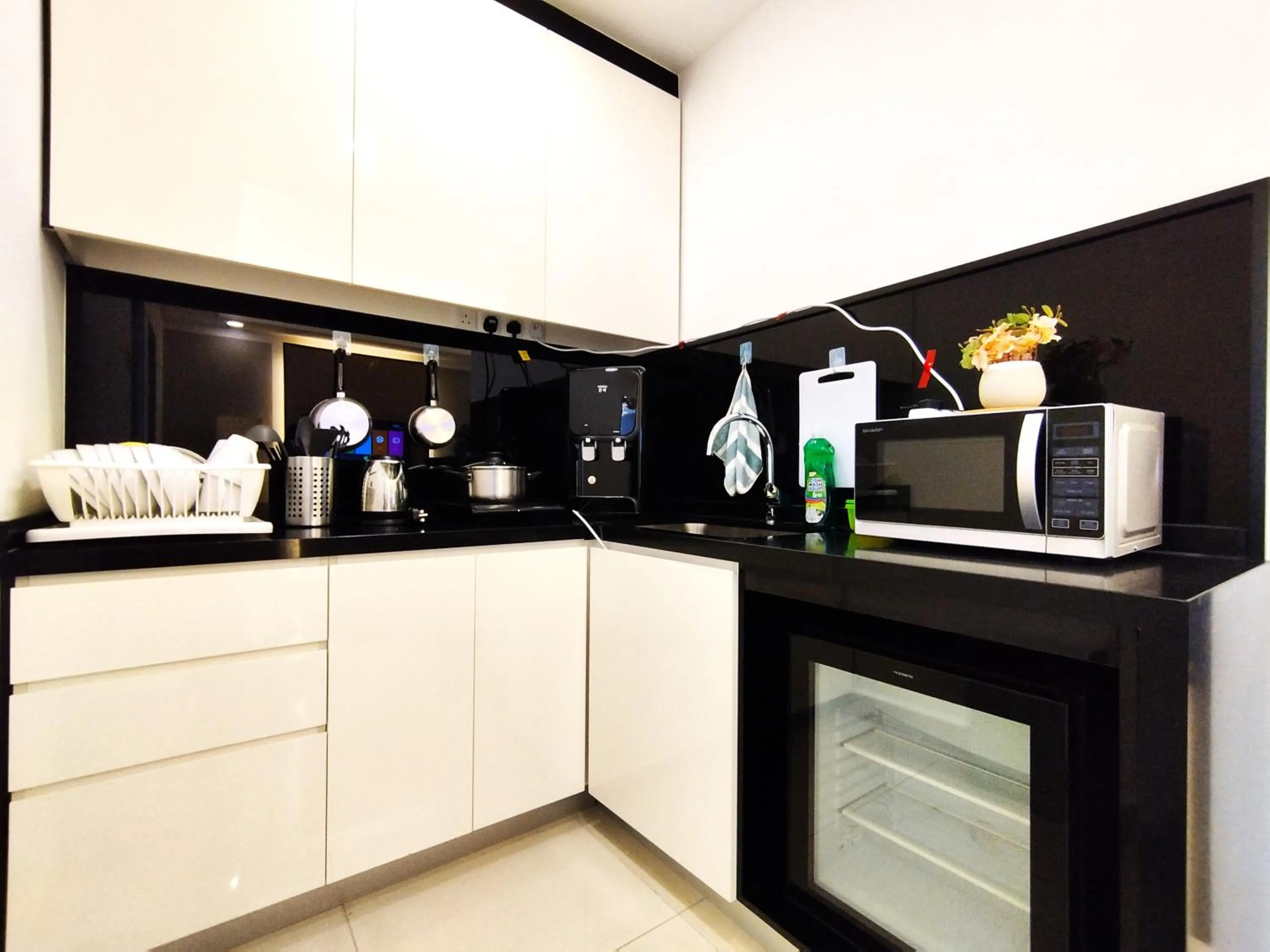 Kitchen or kitchenette in GENTING FoggyCold StayCation AT Ion Delemen By HAPYHOME