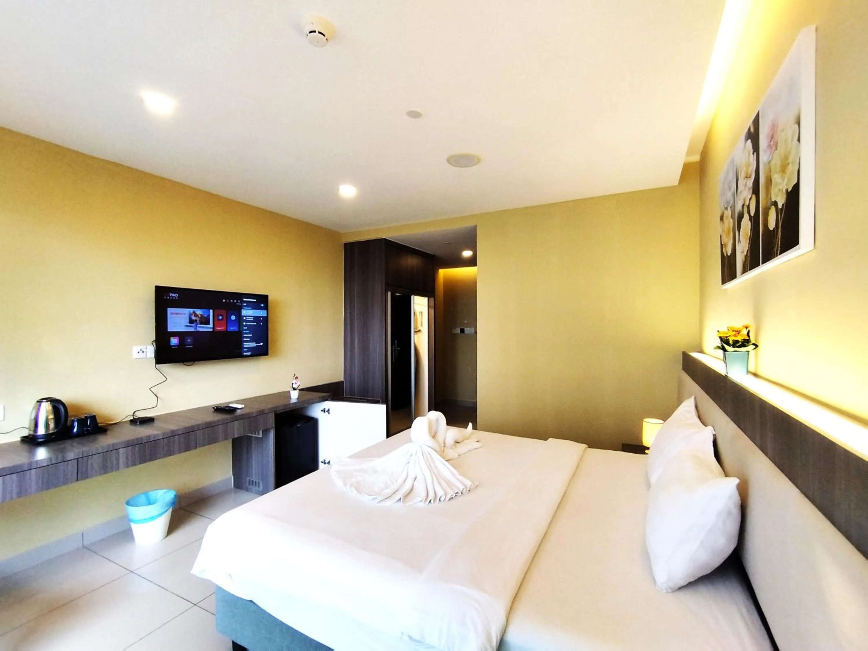 Bedroom, Bed in GENTING FoggyCold StayCation AT Ion Delemen By HAPYHOME