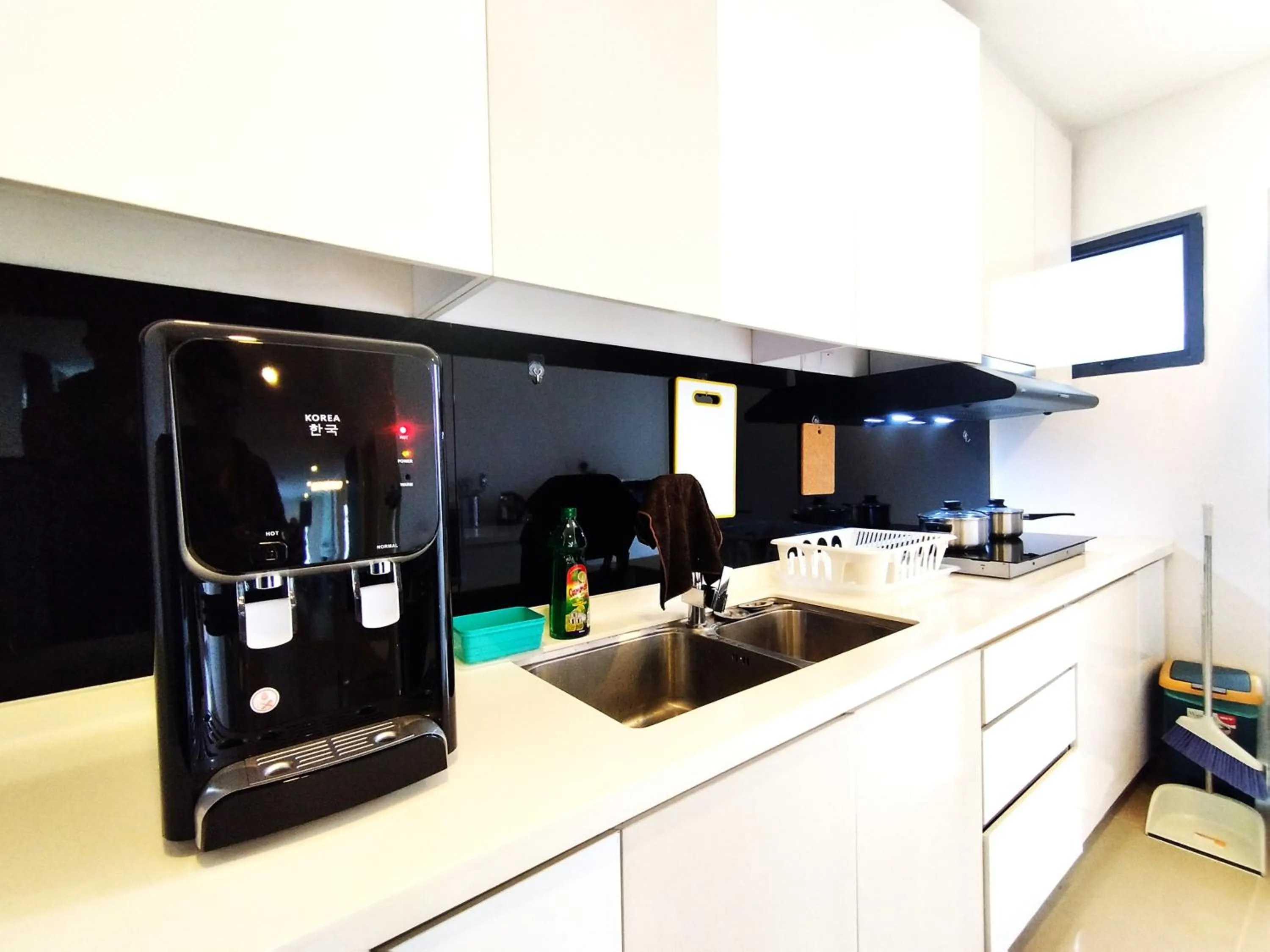 Kitchen or kitchenette in GENTING FoggyCold StayCation AT Ion Delemen By HAPYHOME