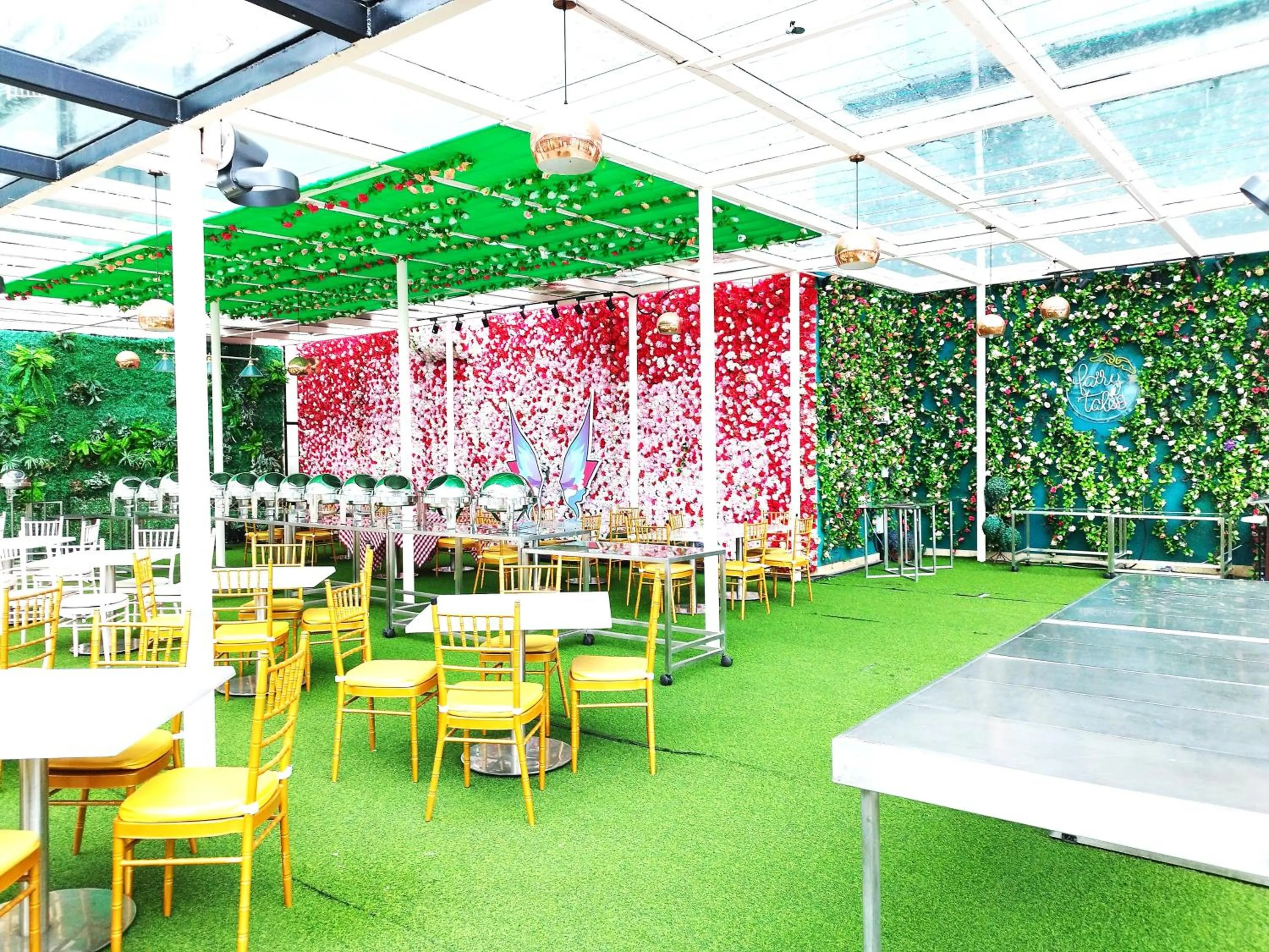 Restaurant/places to eat in GENTING FoggyCold StayCation AT Ion Delemen By HAPYHOME