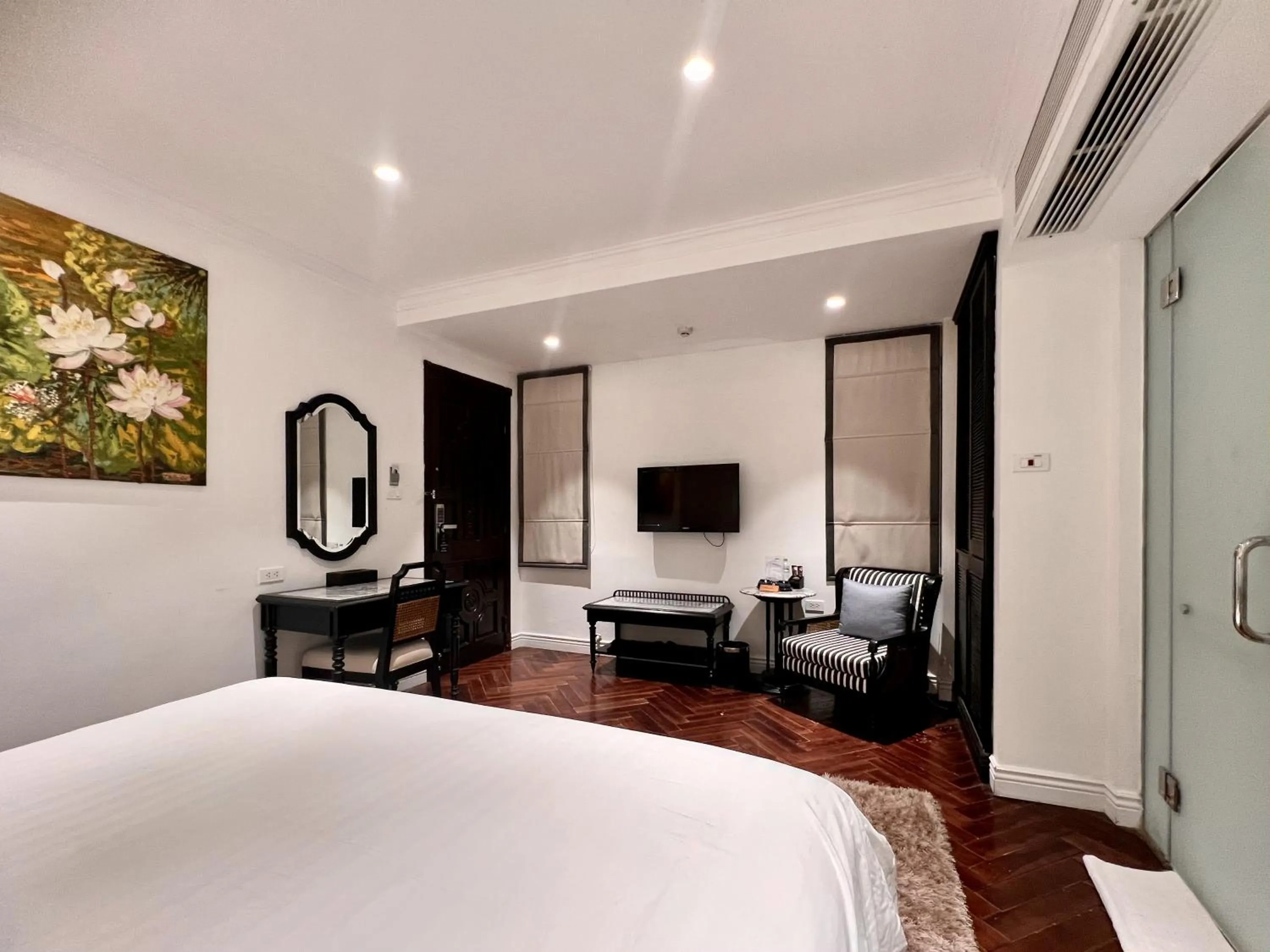 Communal lounge/ TV room, Bed in Hanoi Graceful Hotel and Travel