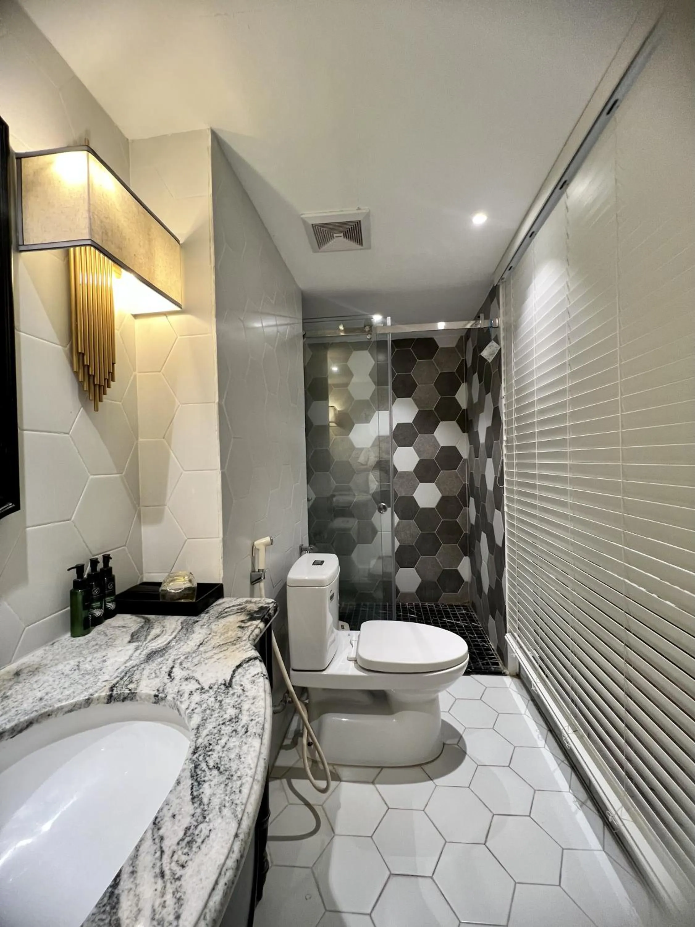 Shower in Hanoi Graceful Hotel and Travel