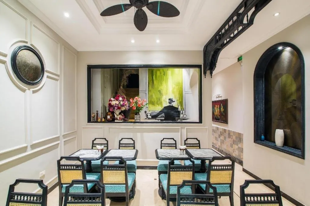 Restaurant/places to eat in Hanoi Graceful Hotel and Travel