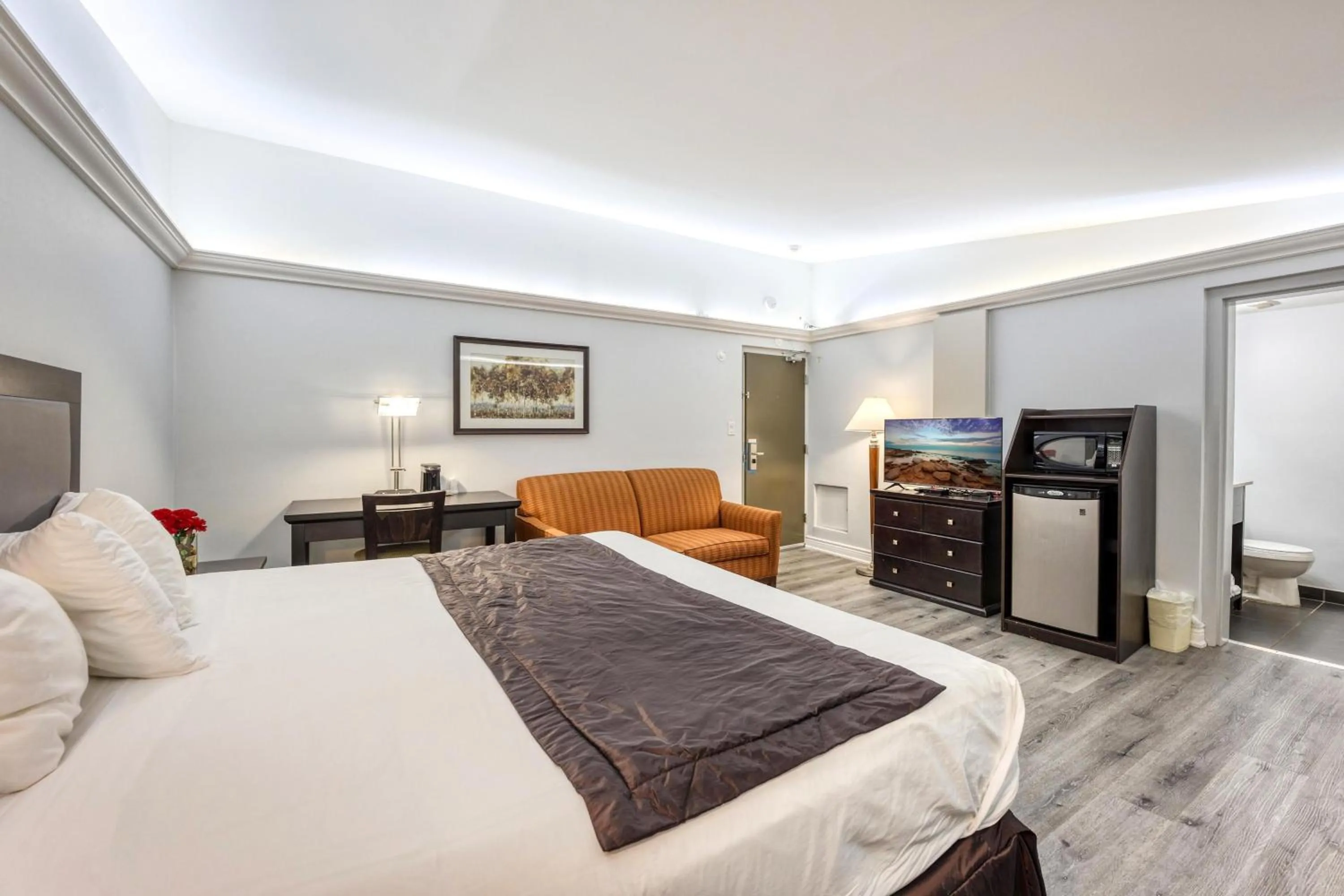 Bed in Travelodge by Wyndham Sarnia