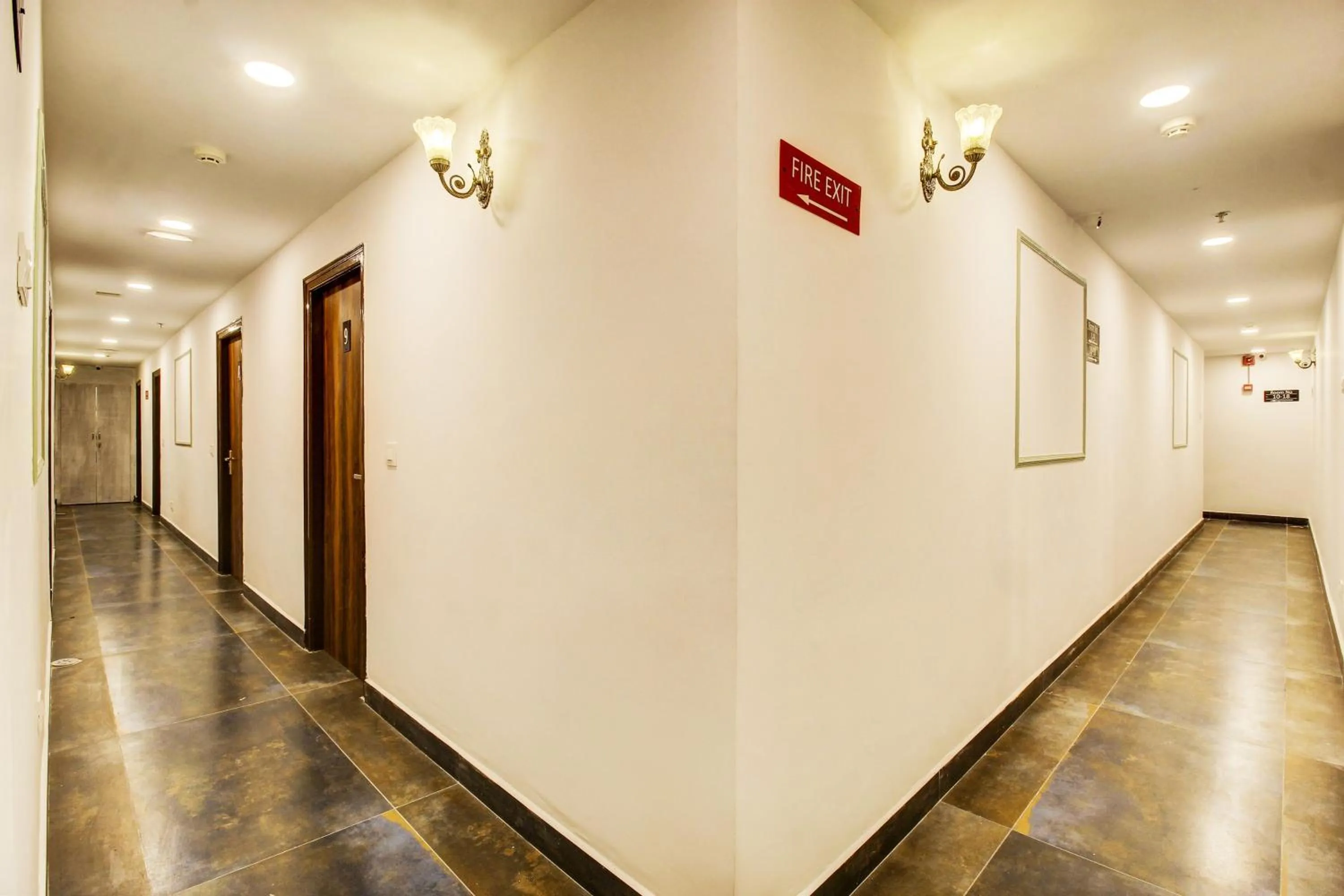 Lobby or reception in Super Townhouse Rcc Hotel Banjara Hills
