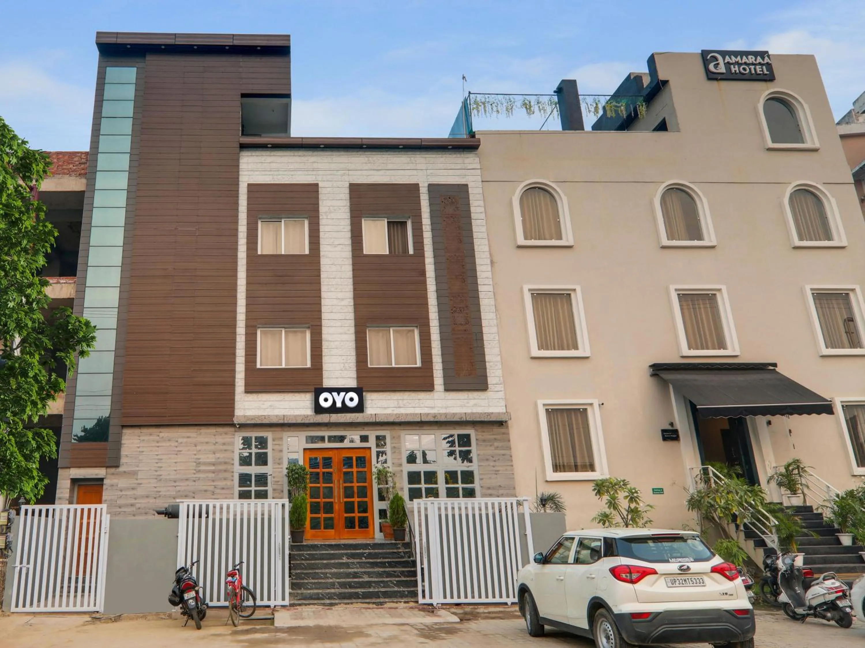 Facade/entrance in Townhouse Majestic Hotel Near Phoenix Palassio