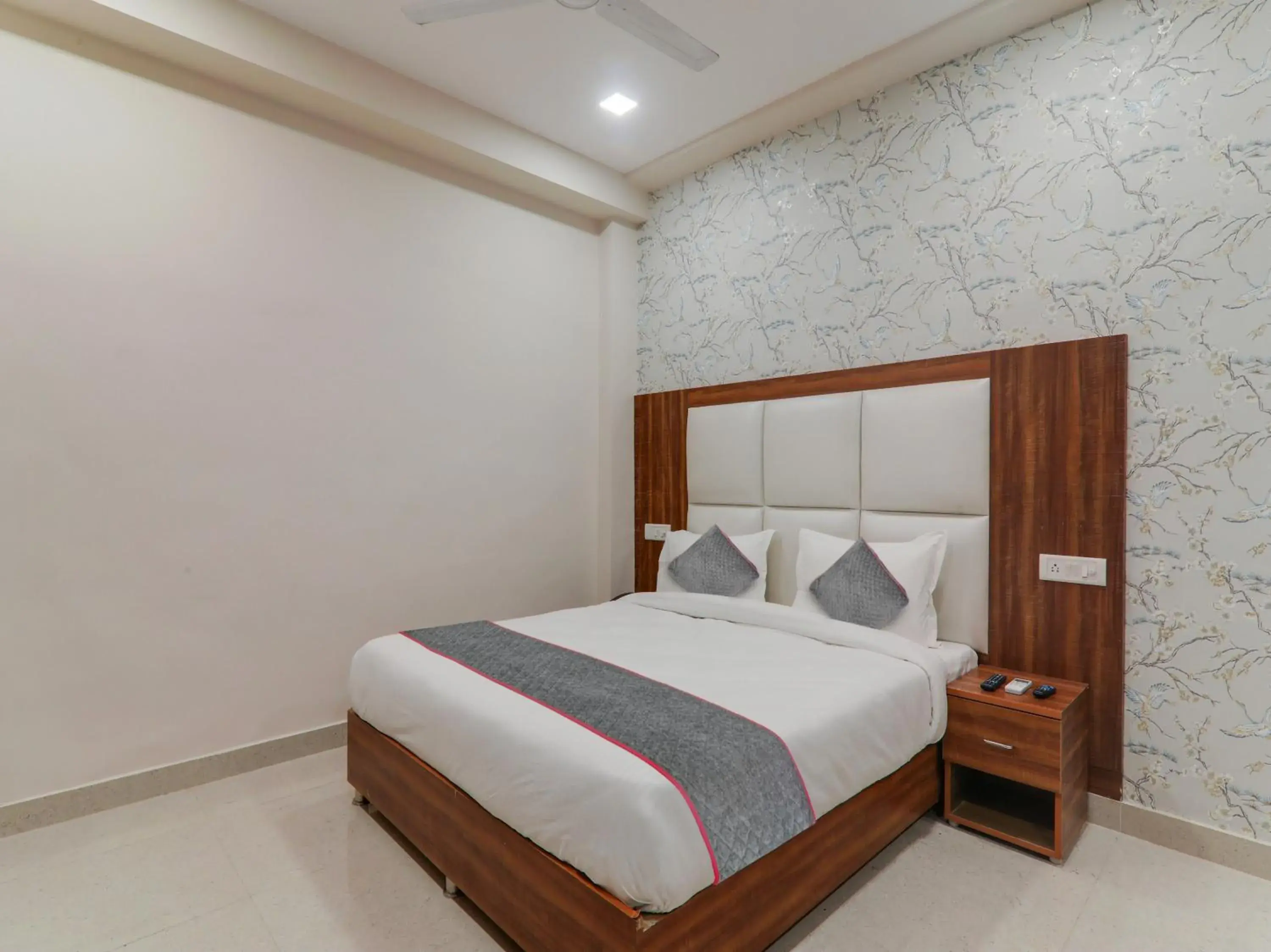 Townhouse Majestic Hotel Near Phoenix Palassio Townhouse Majestic Hotel Near Phoenix Palassio