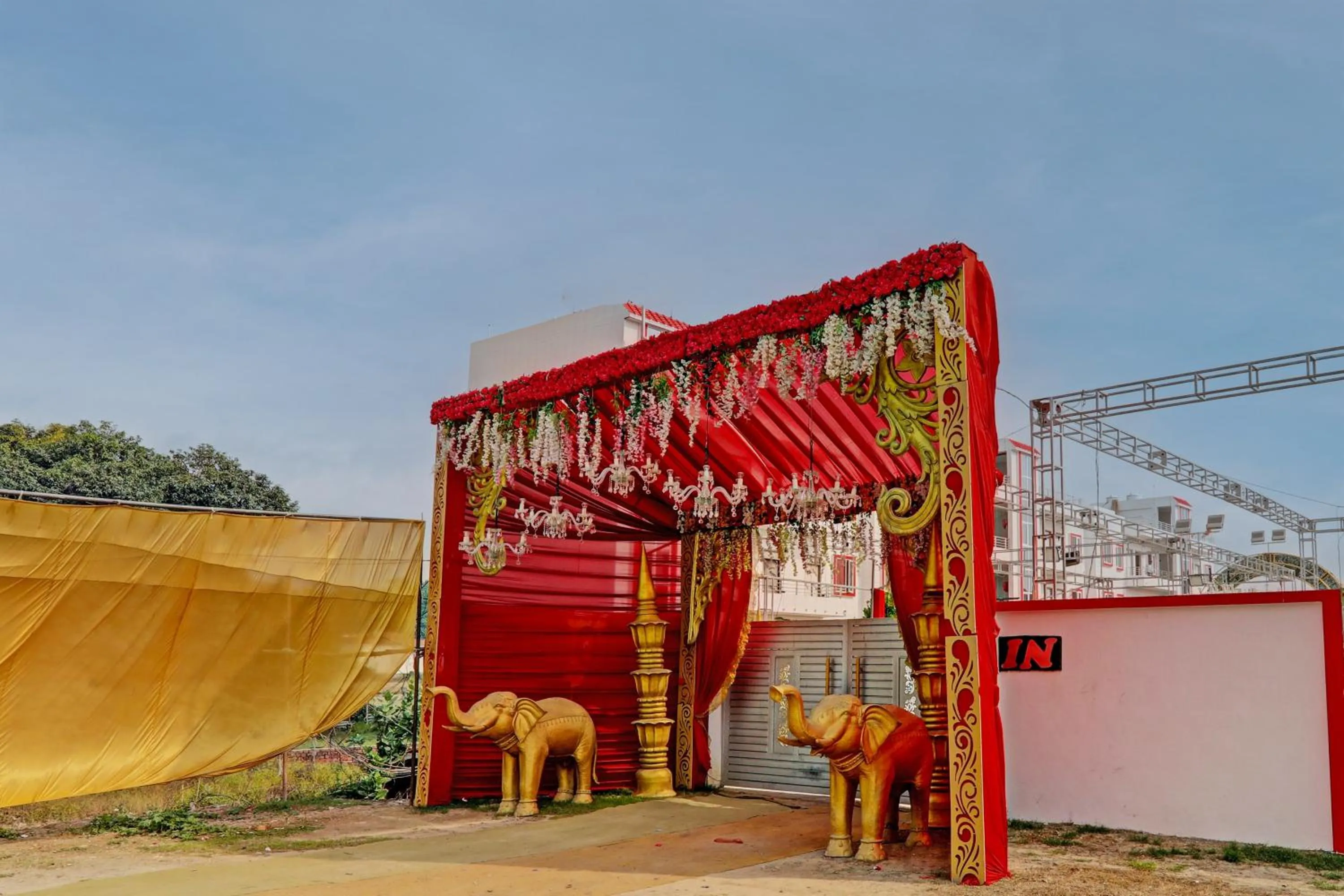 Facade/entrance in Collection O Maharaja Resort