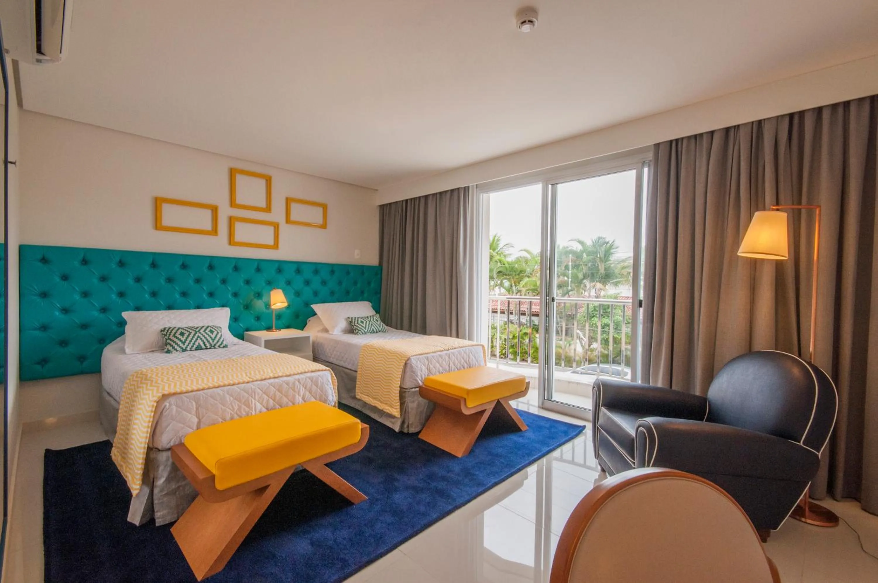 Photo of the whole room, Bed in Doral Guarujá