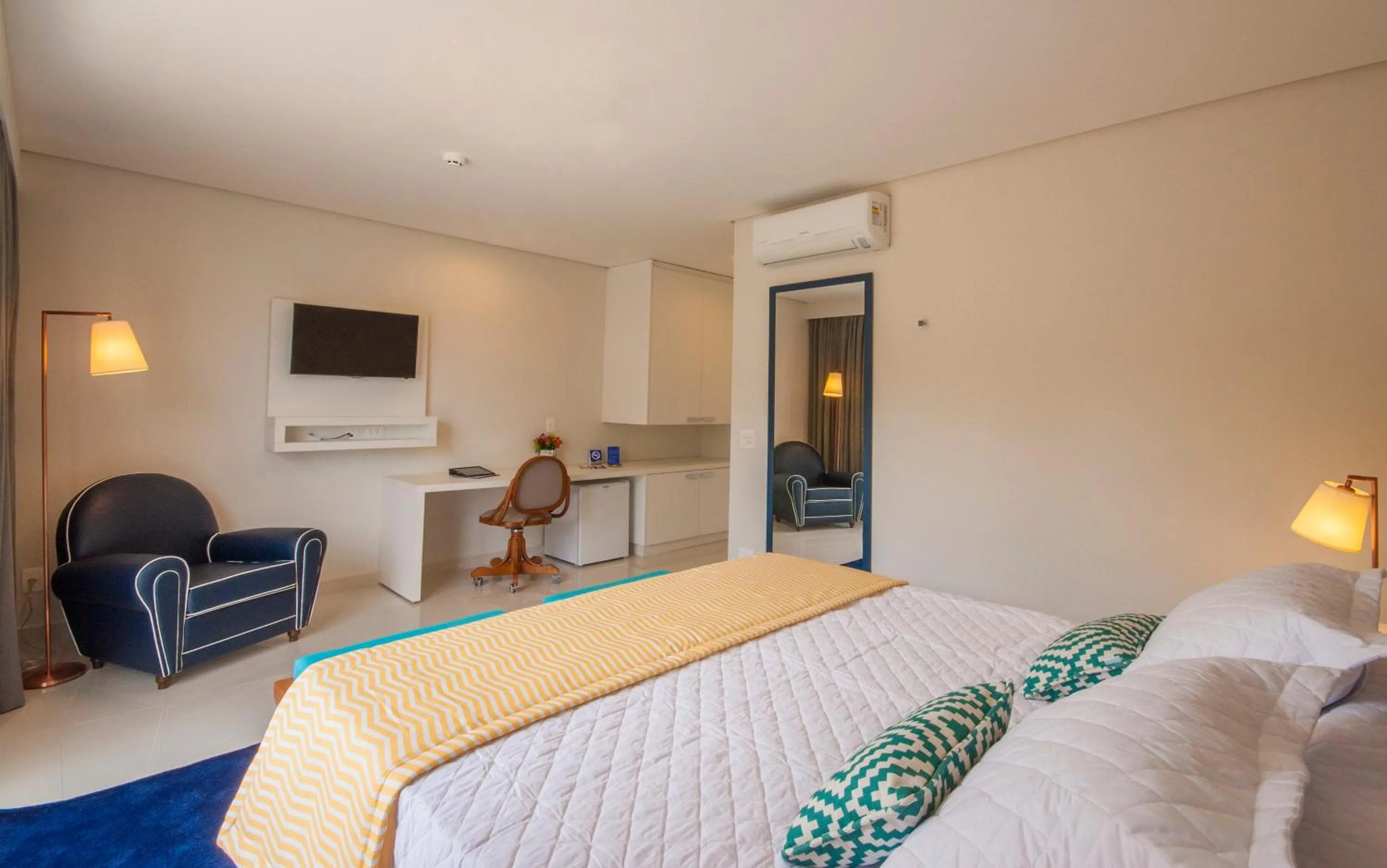 Bedroom, Bed in Doral Guarujá