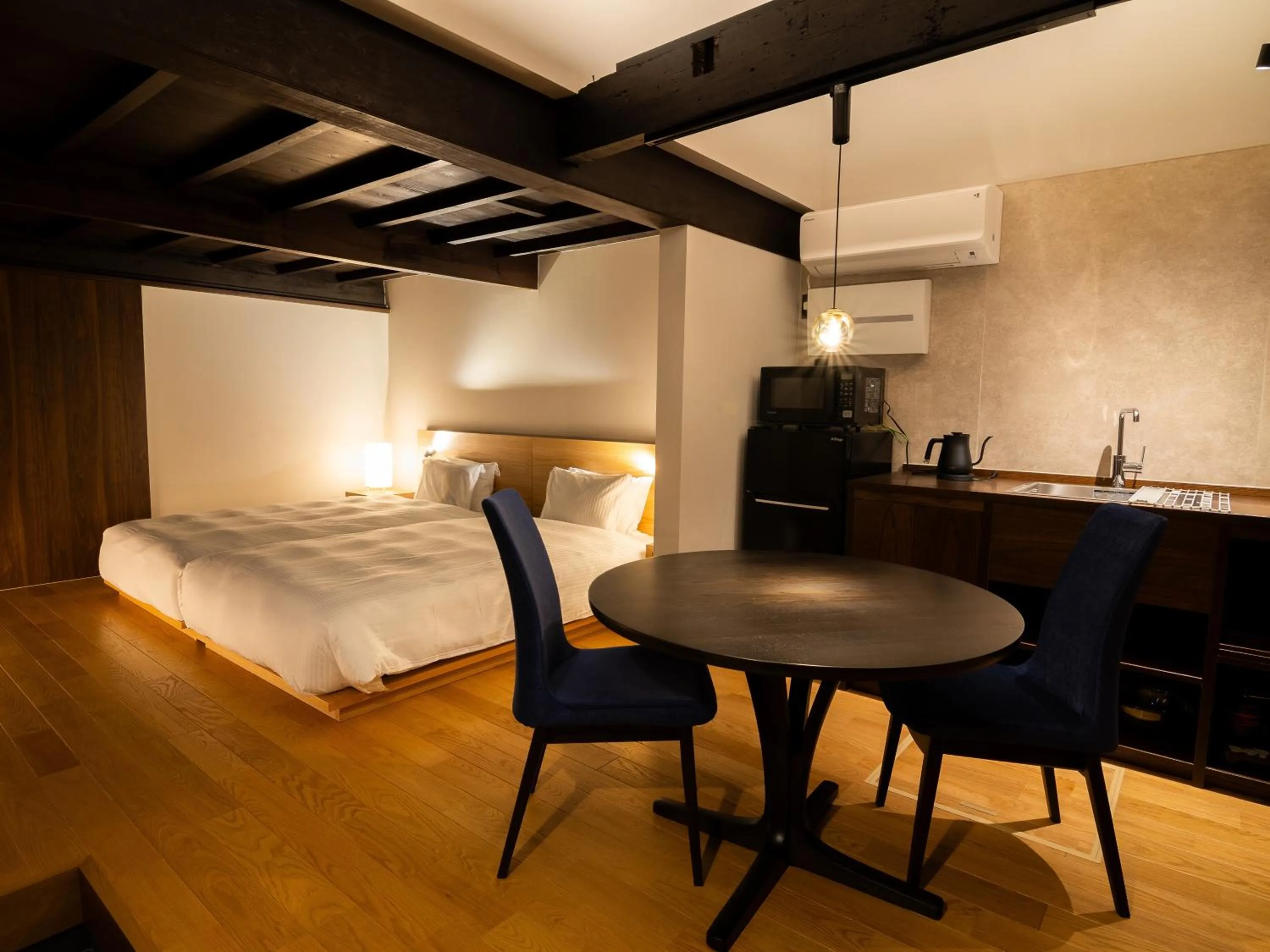 Bedroom, Bed in Auberge Homachi Mikuniminato