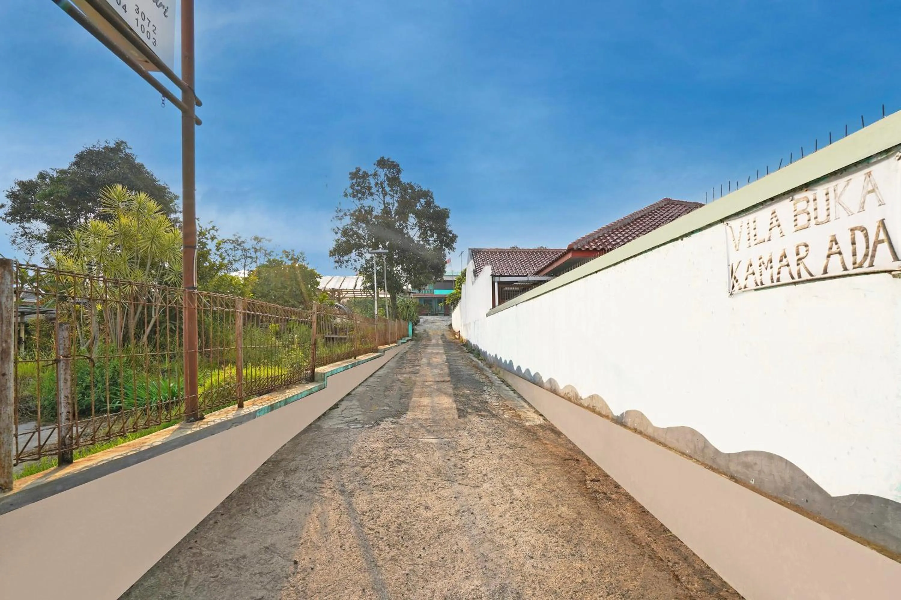 Facade/entrance in OYO 93248 Villa Syariah Astuti Lestari