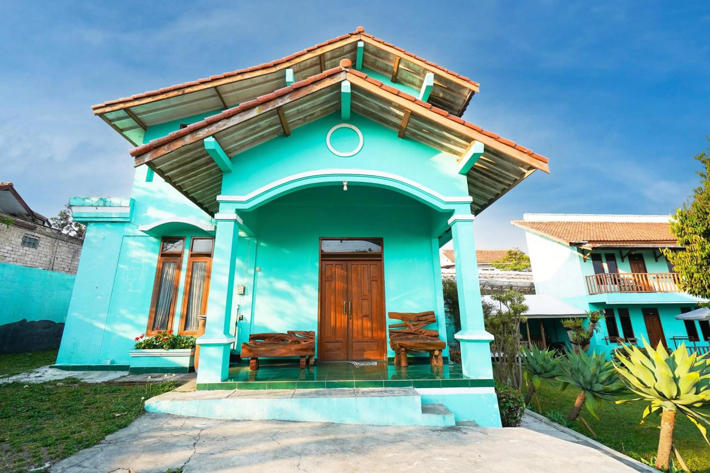 Facade/entrance in OYO 93248 Villa Syariah Astuti Lestari