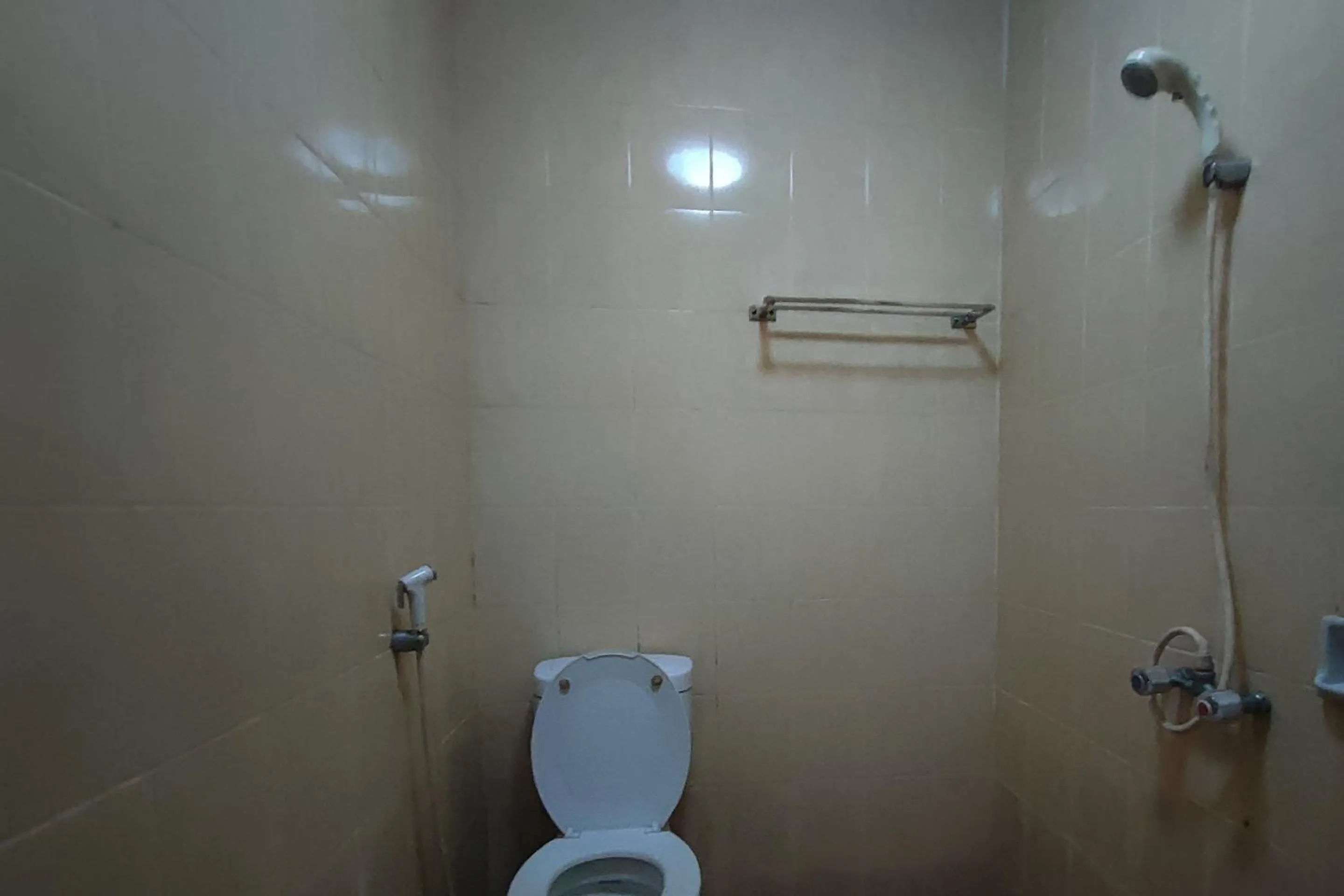 Bathroom in Hotel O Garuda Bandara Guesthouse