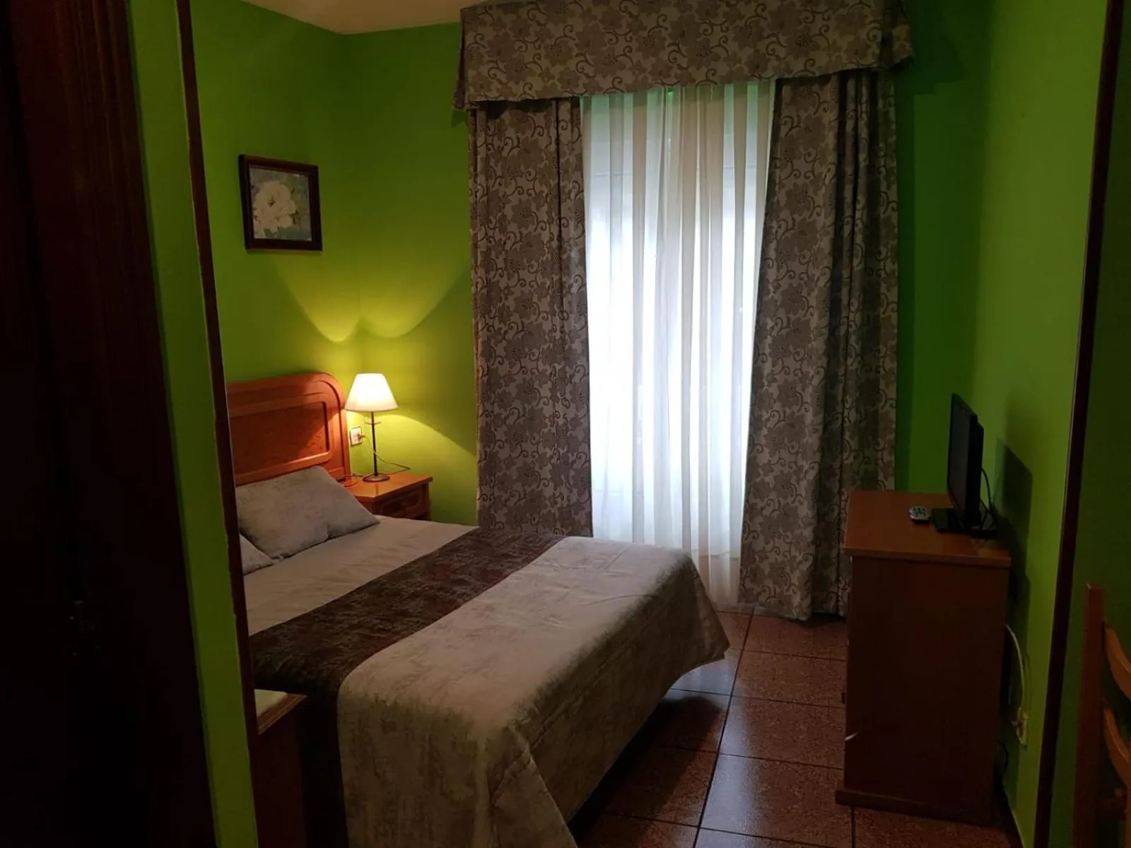 Communal lounge/ TV room, Bed in Alojamiento Calzada Romana