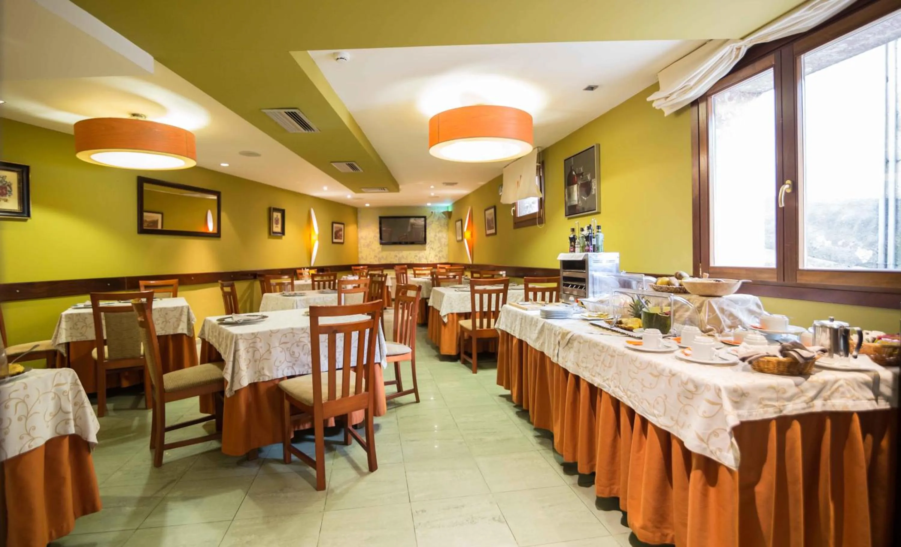 Restaurant/places to eat in Alojamiento Calzada Romana