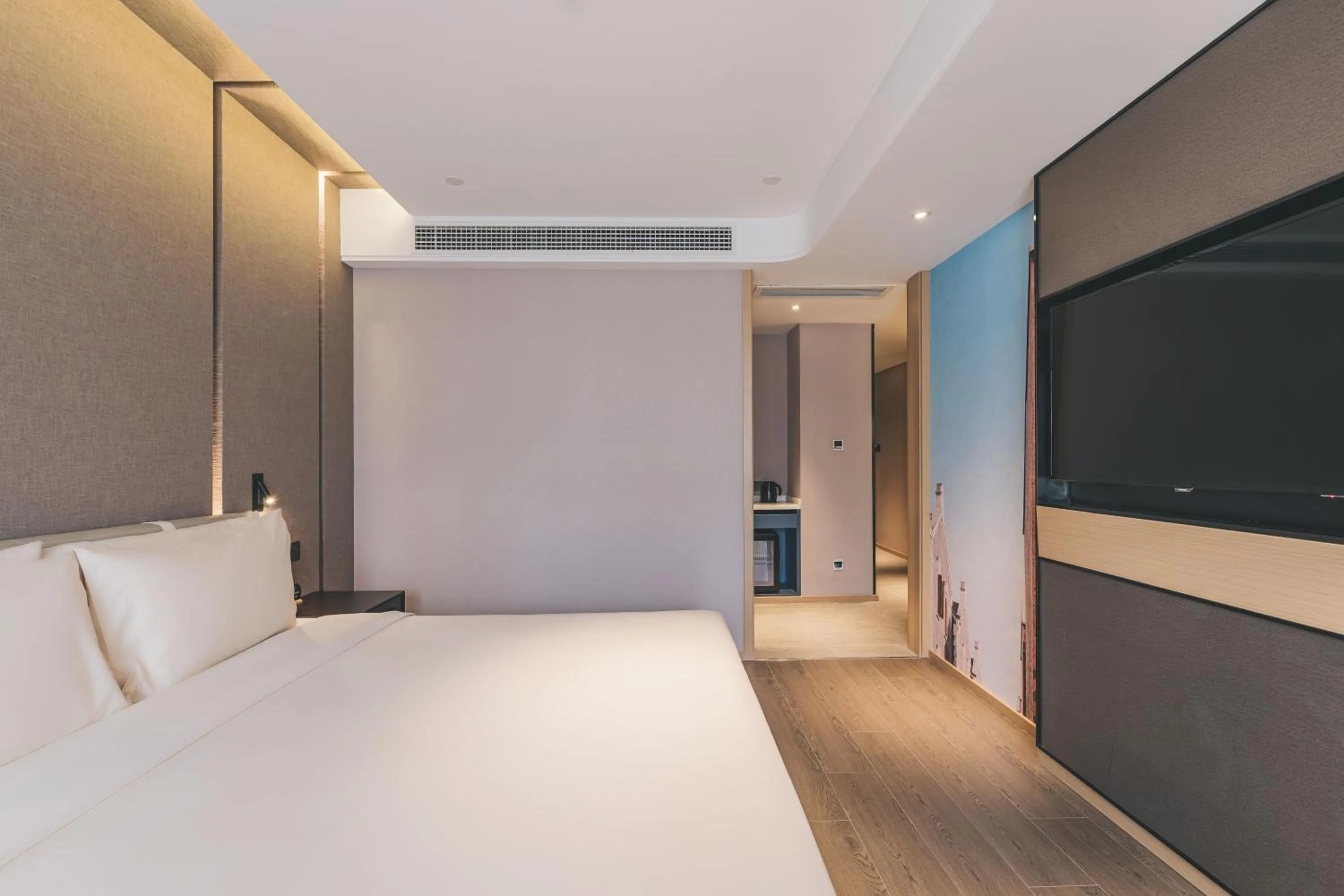 Bed in Atour S Hotel Shanghai Xujiahui Tianyaoqiao