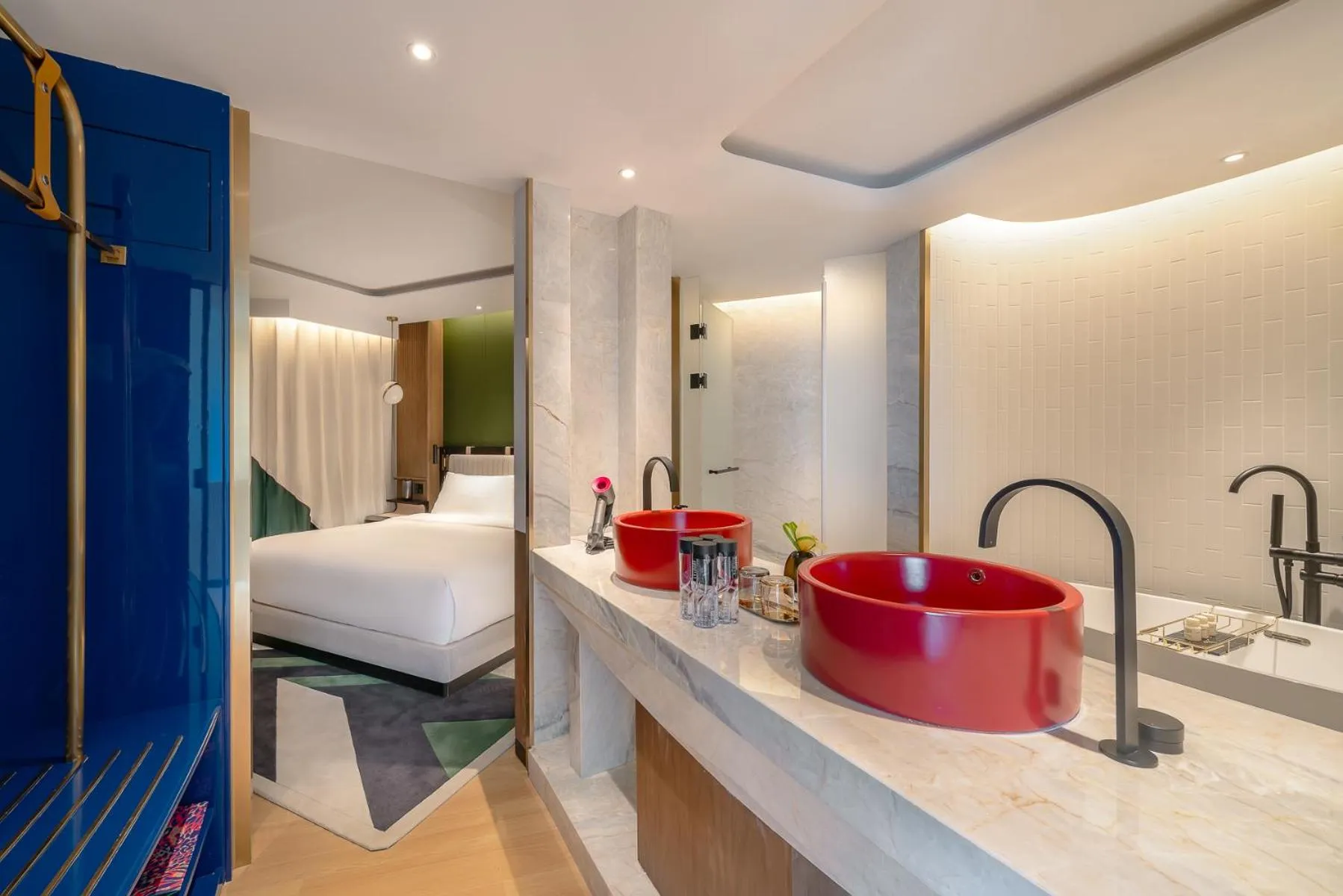 Bathroom, Bed in Atour Mansion Shanghai City Center