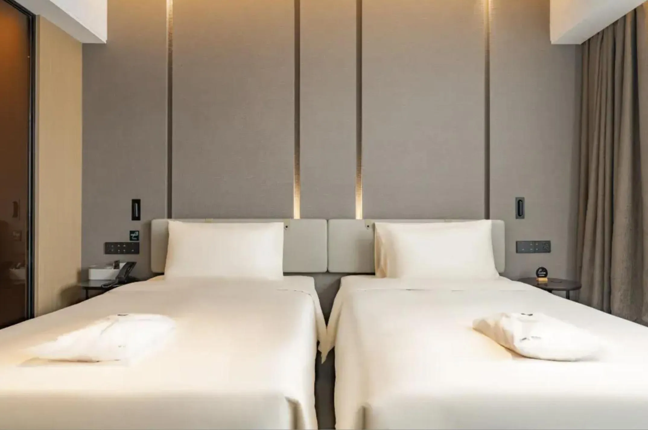 Bed in Atour Hotel Shanghai Pudong Airport Chuansha Station