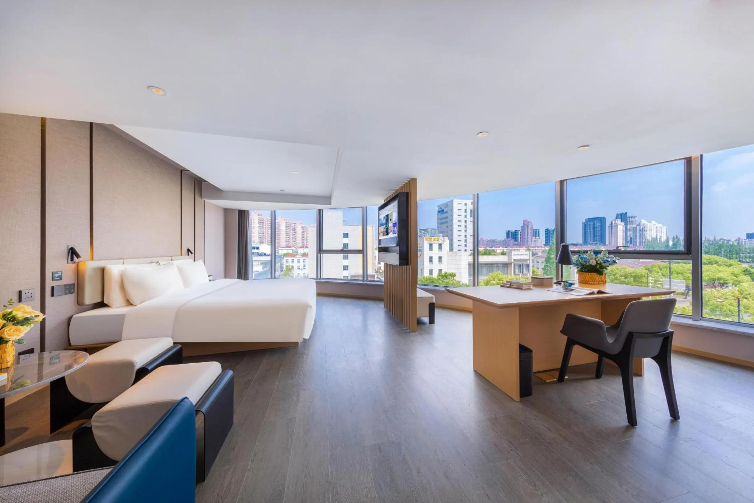 Photo of the whole room, Bed in Atour Hotel Shanghai Xinzhuang CBD