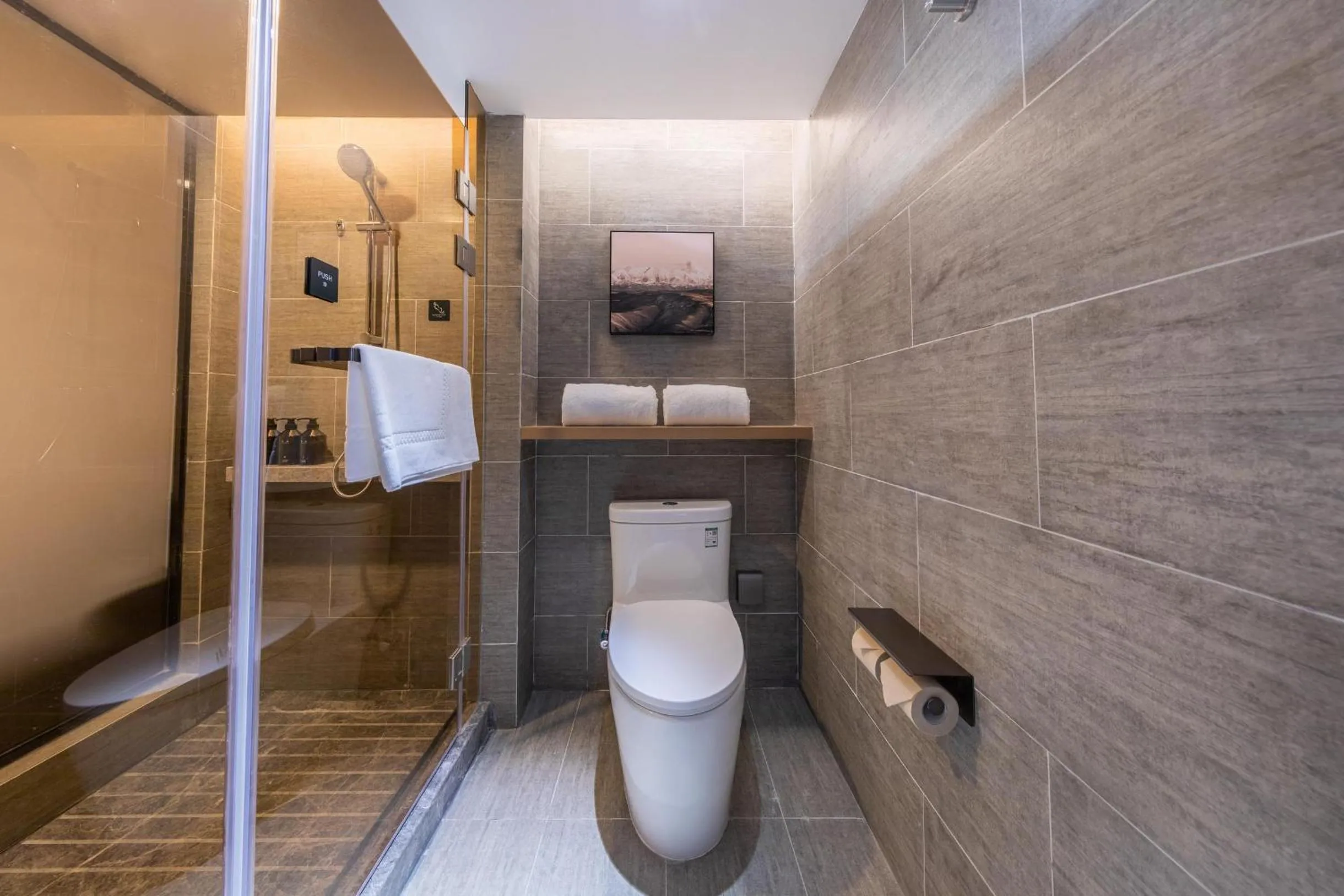 Toilet in Atour Hotel Shanghai Xinzhuang CBD