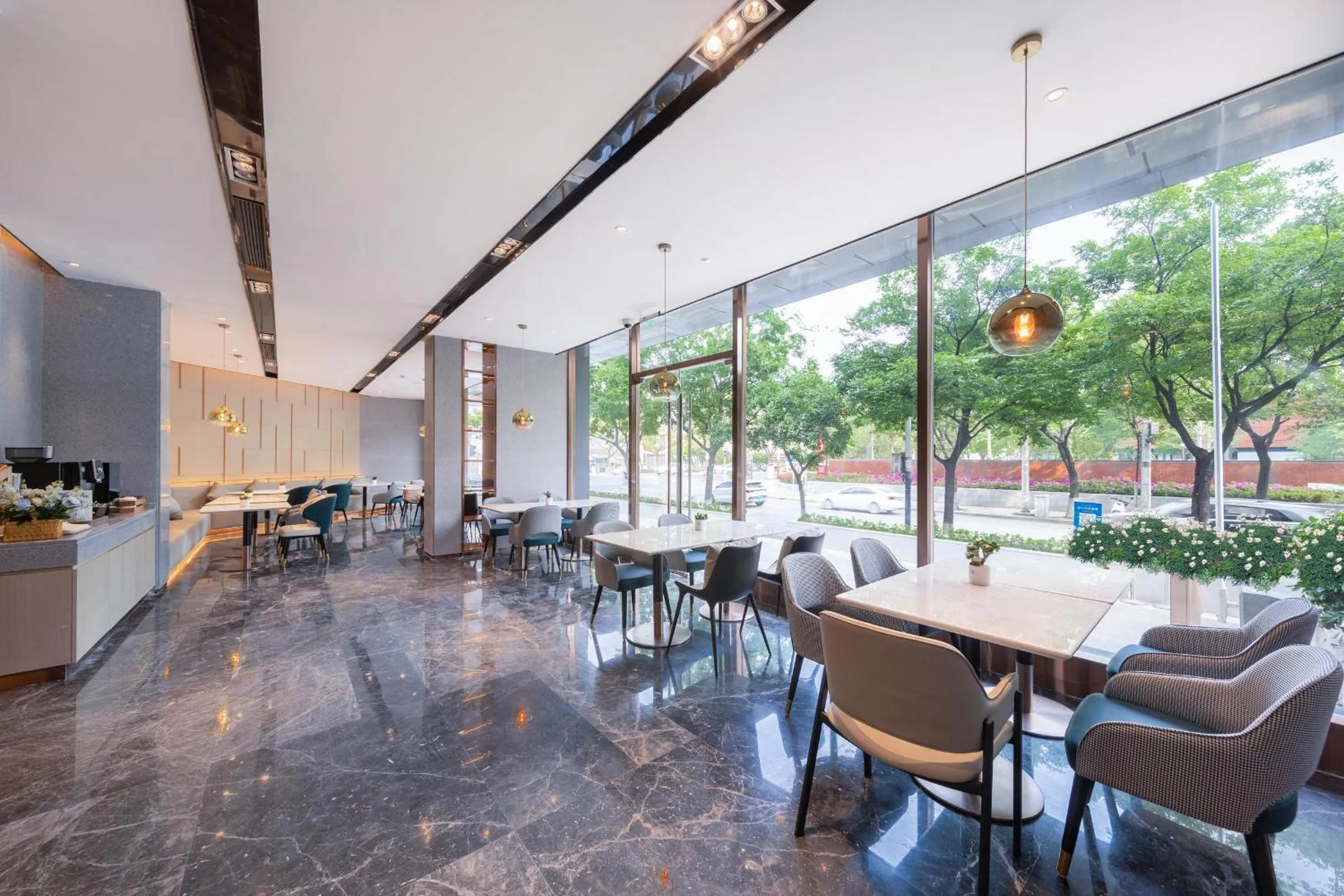 Restaurant/places to eat in Atour Hotel Shanghai Xinzhuang CBD