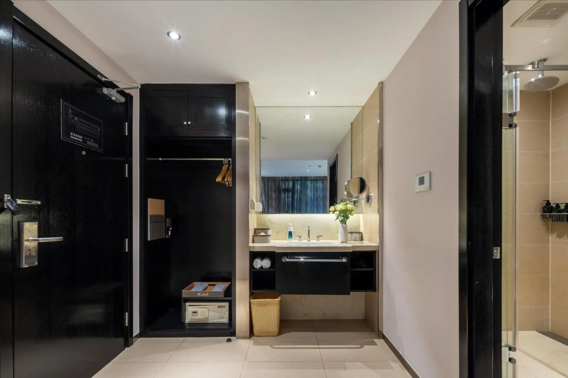 Property building in Atour X Hotel Shanghai International Tourism and Resort Safari Park