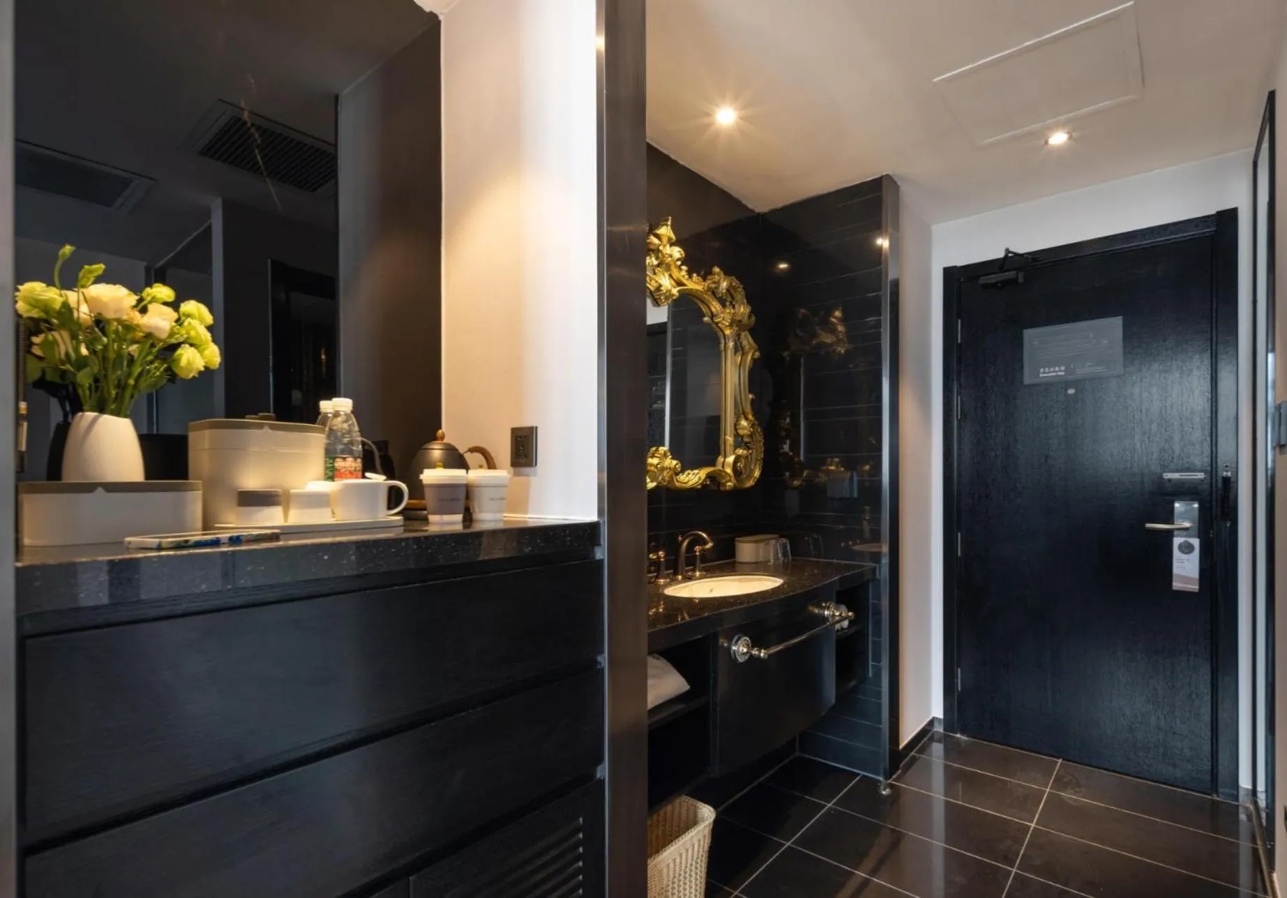 Property building in Atour X Hotel Shanghai International Tourism and Resort Safari Park