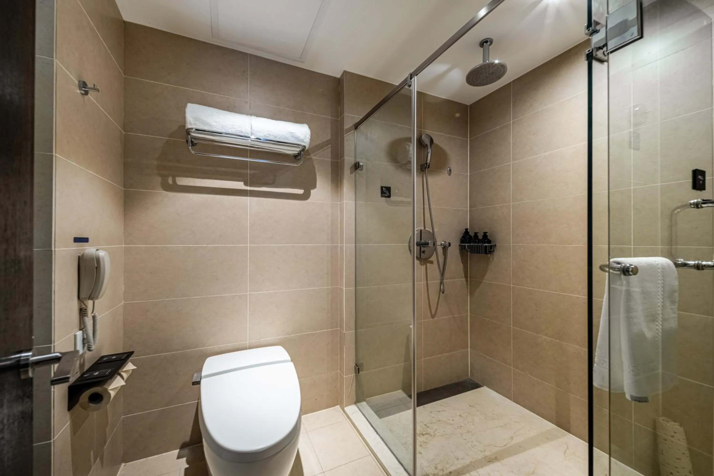 Shower in Atour X Hotel Shanghai International Tourism and Resort Safari Park