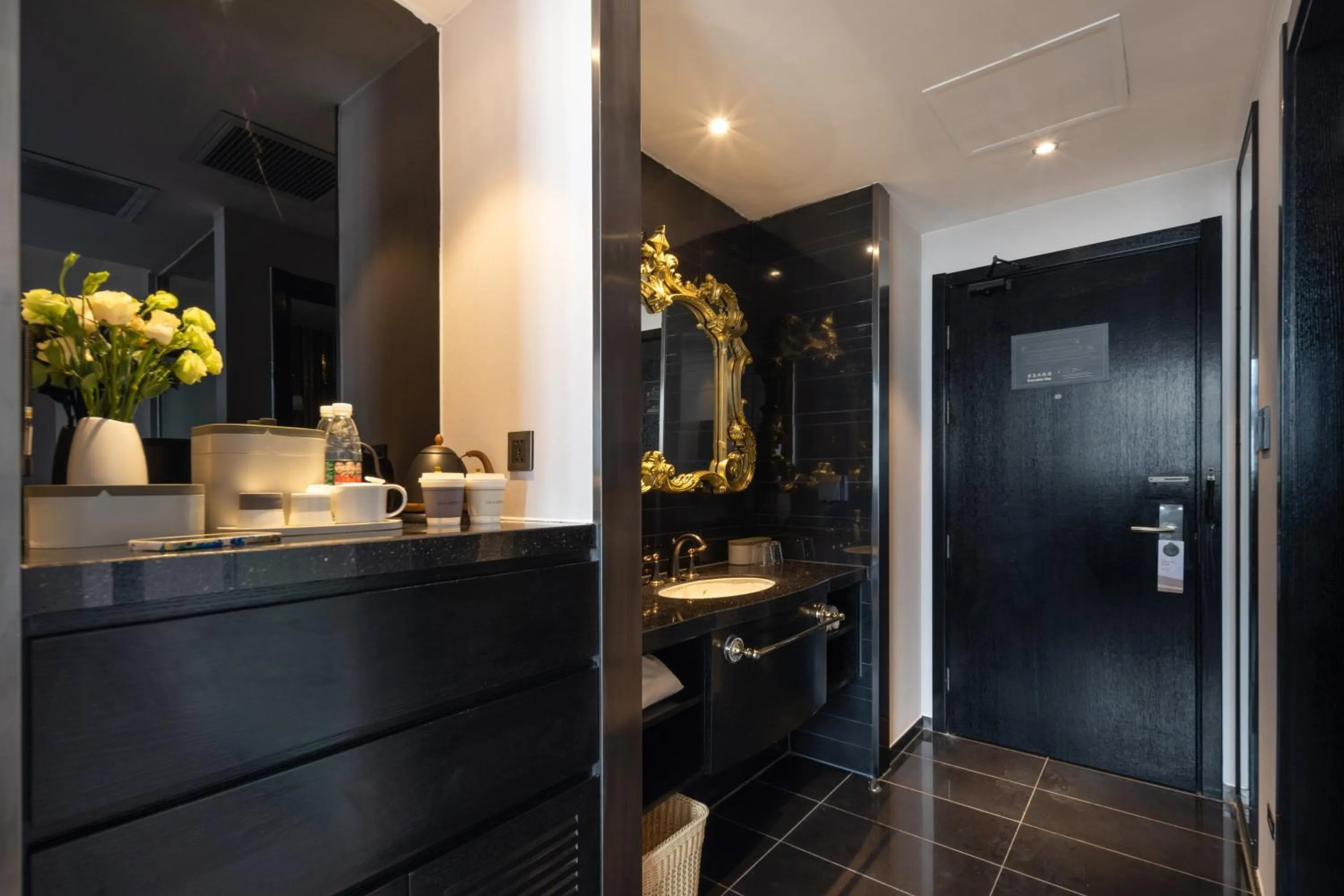 Shower in Atour X Hotel Shanghai International Tourism and Resort Safari Park