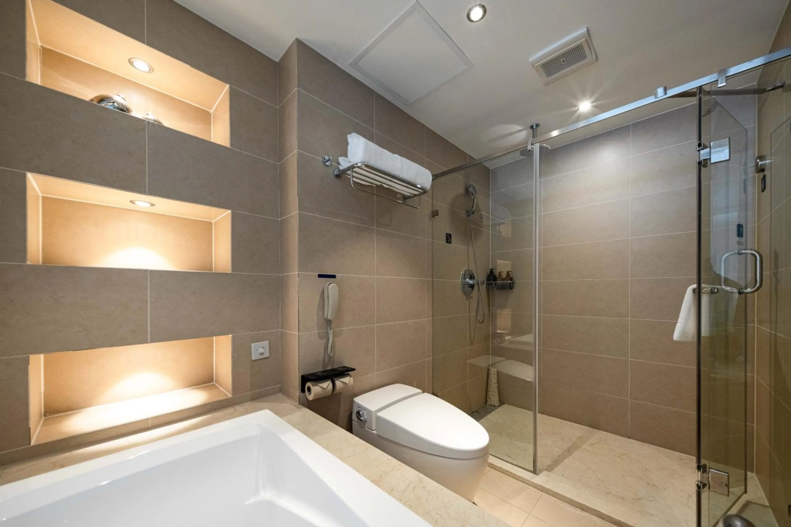 Shower in Atour X Hotel Shanghai International Tourism and Resort Safari Park