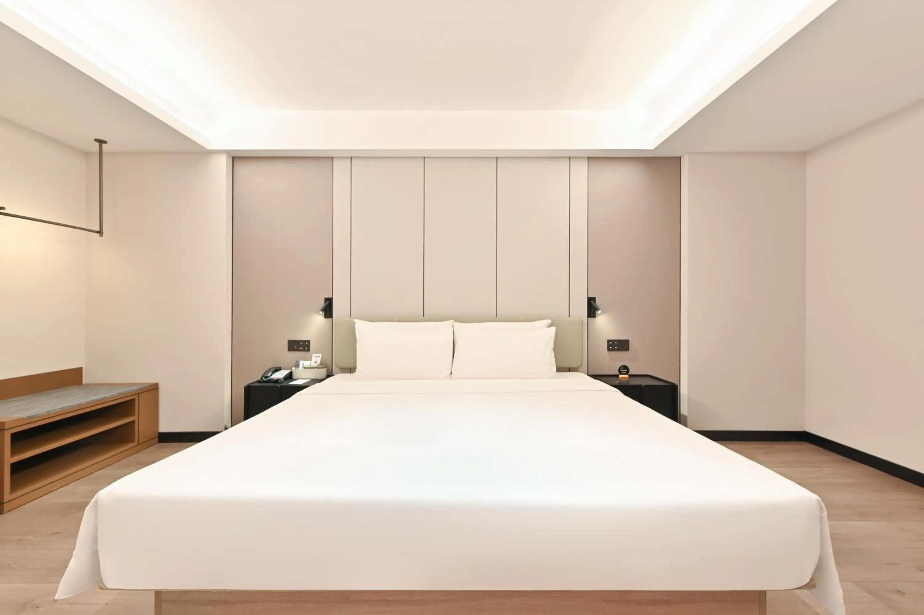 Bed in Atour Hotel Dalian Zhongshan Square