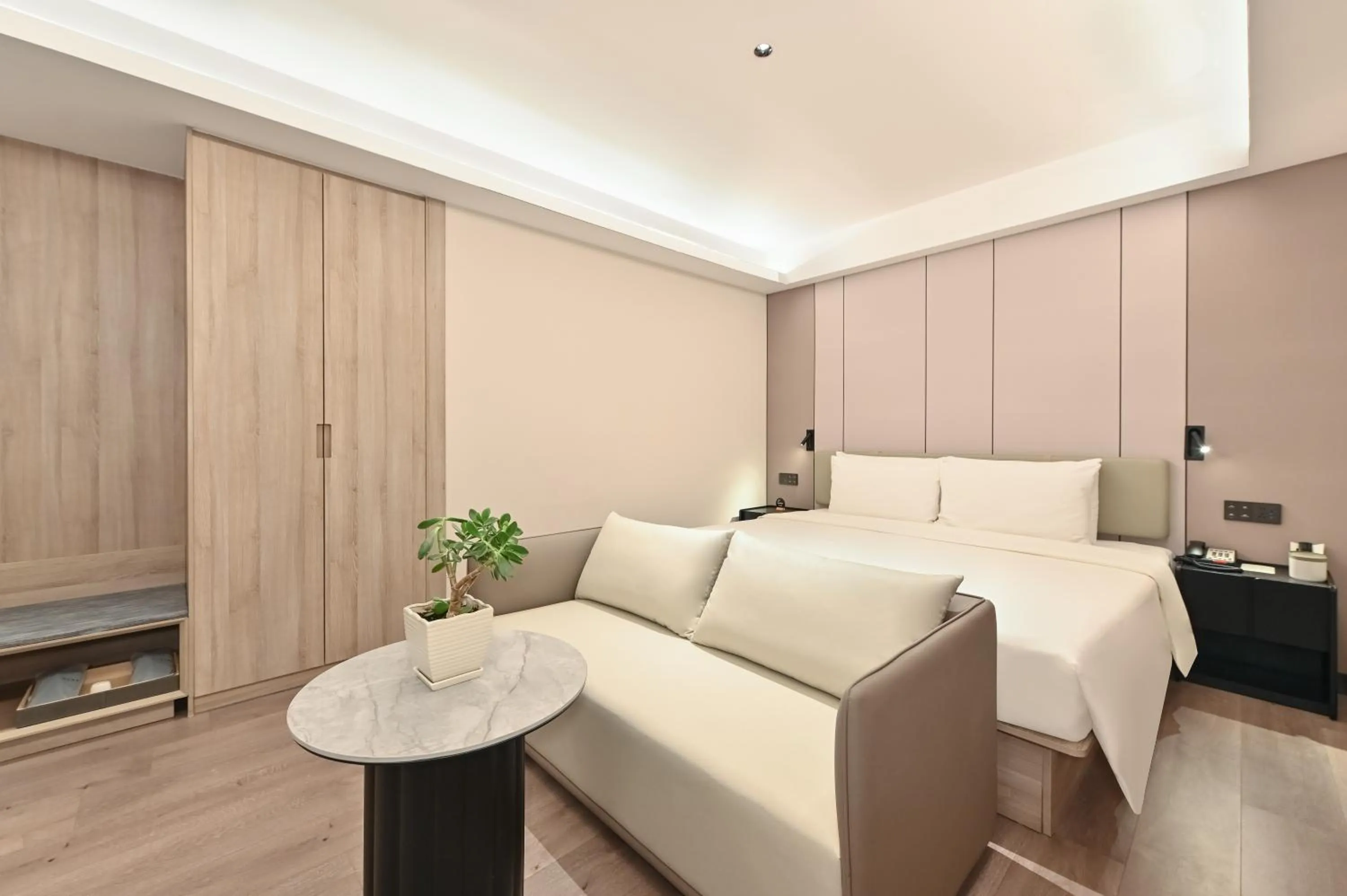 Bed in Atour Hotel Dalian Zhongshan Square