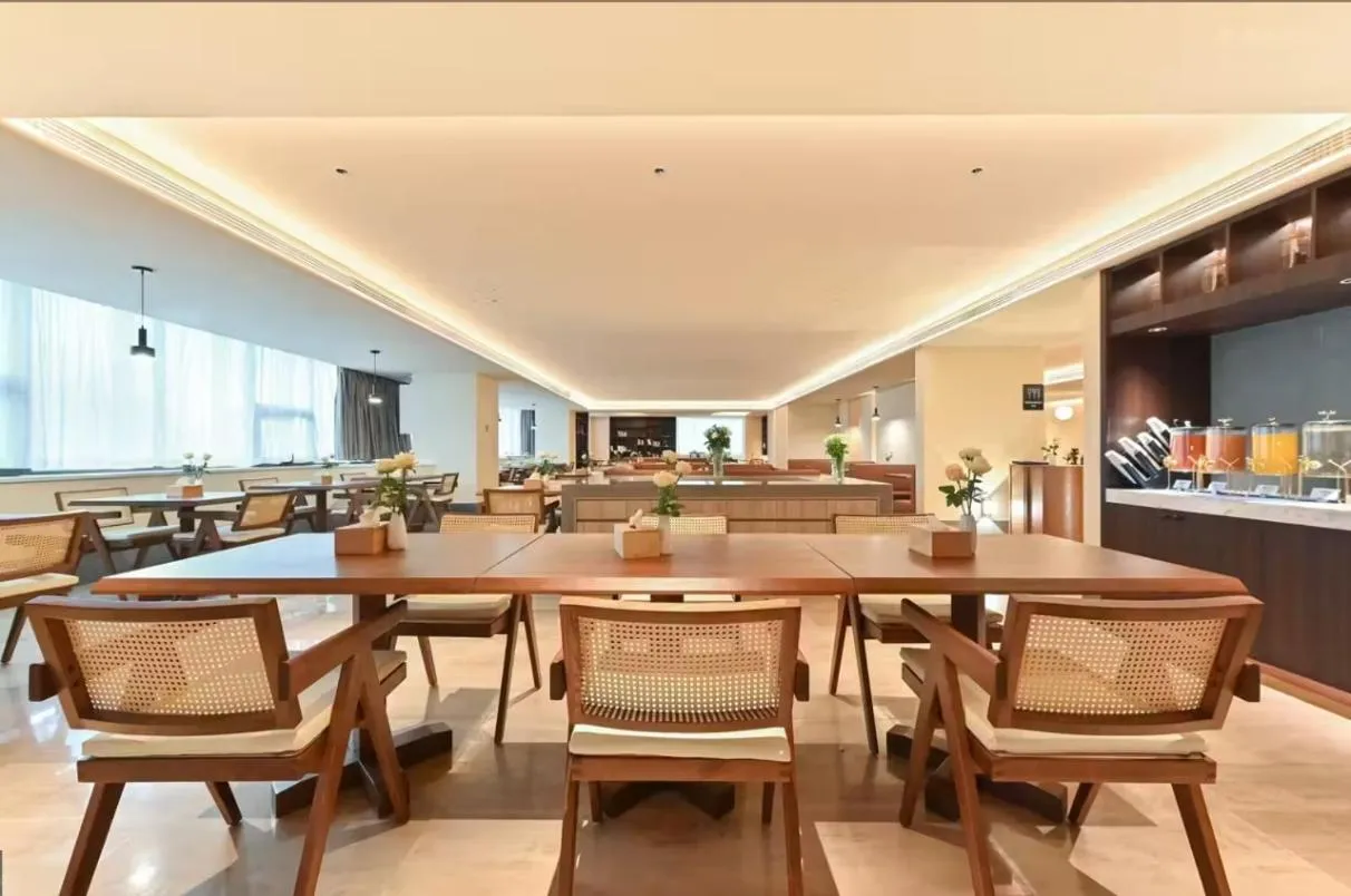 Restaurant/places to eat in Atour Hotel Dalian Zhongshan Square