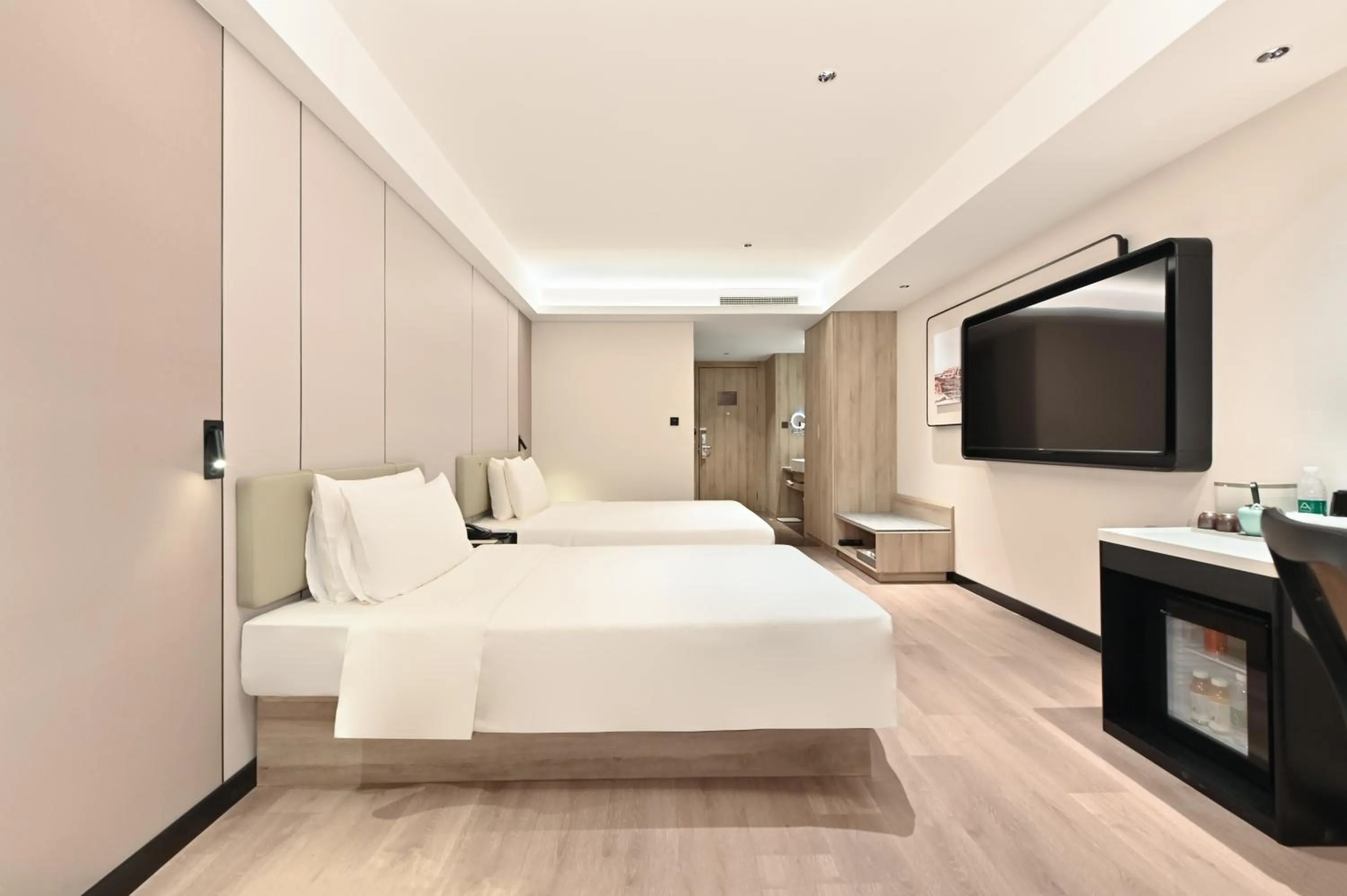 Bed in Atour Hotel Dalian Zhongshan Square