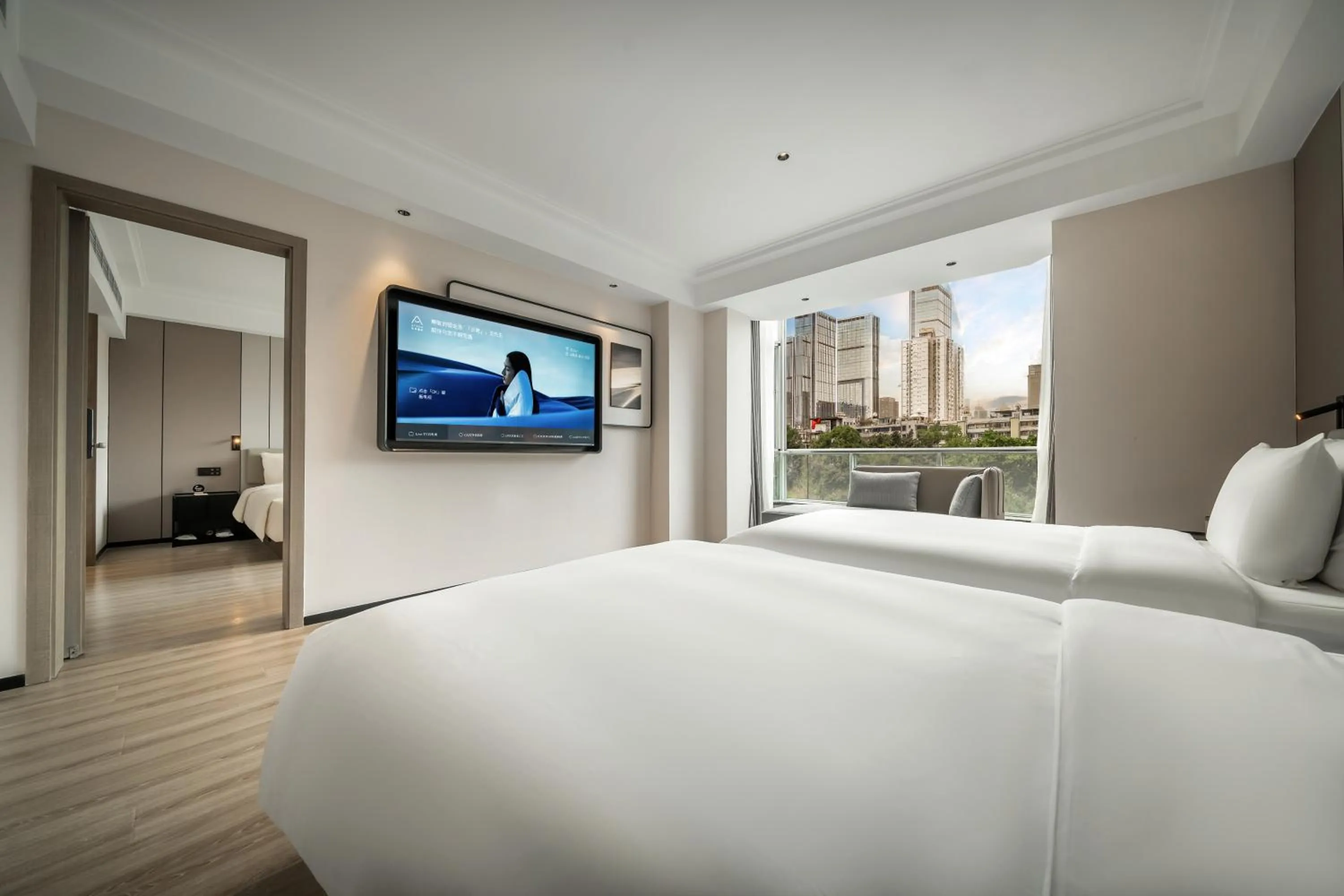 Communal lounge/ TV room, Bed in Atour Hotel Chengdu Taikoo Li Riverside