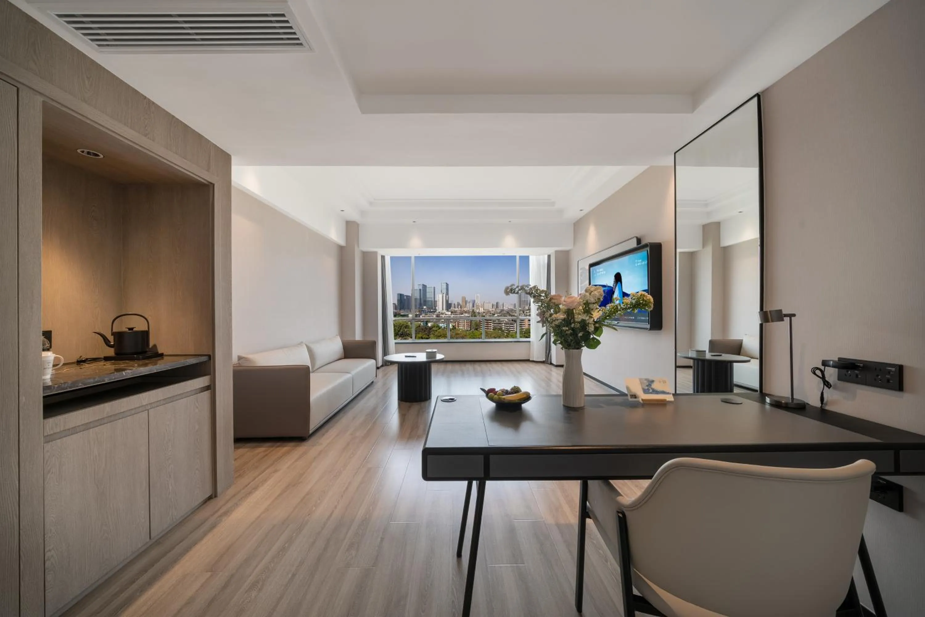 Communal lounge/ TV room in Atour Hotel Chengdu Taikoo Li Riverside