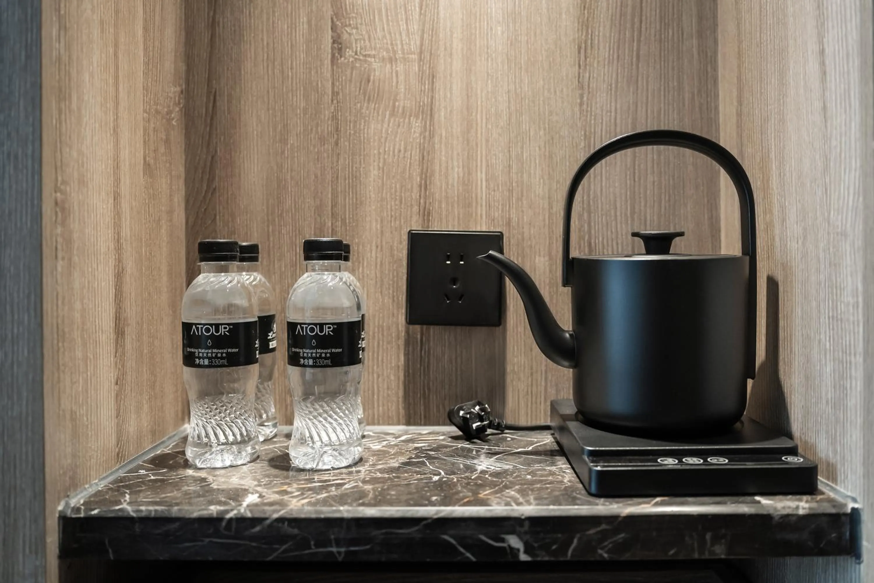 Coffee/tea facilities in Atour Hotel Chengdu Taikoo Li Riverside