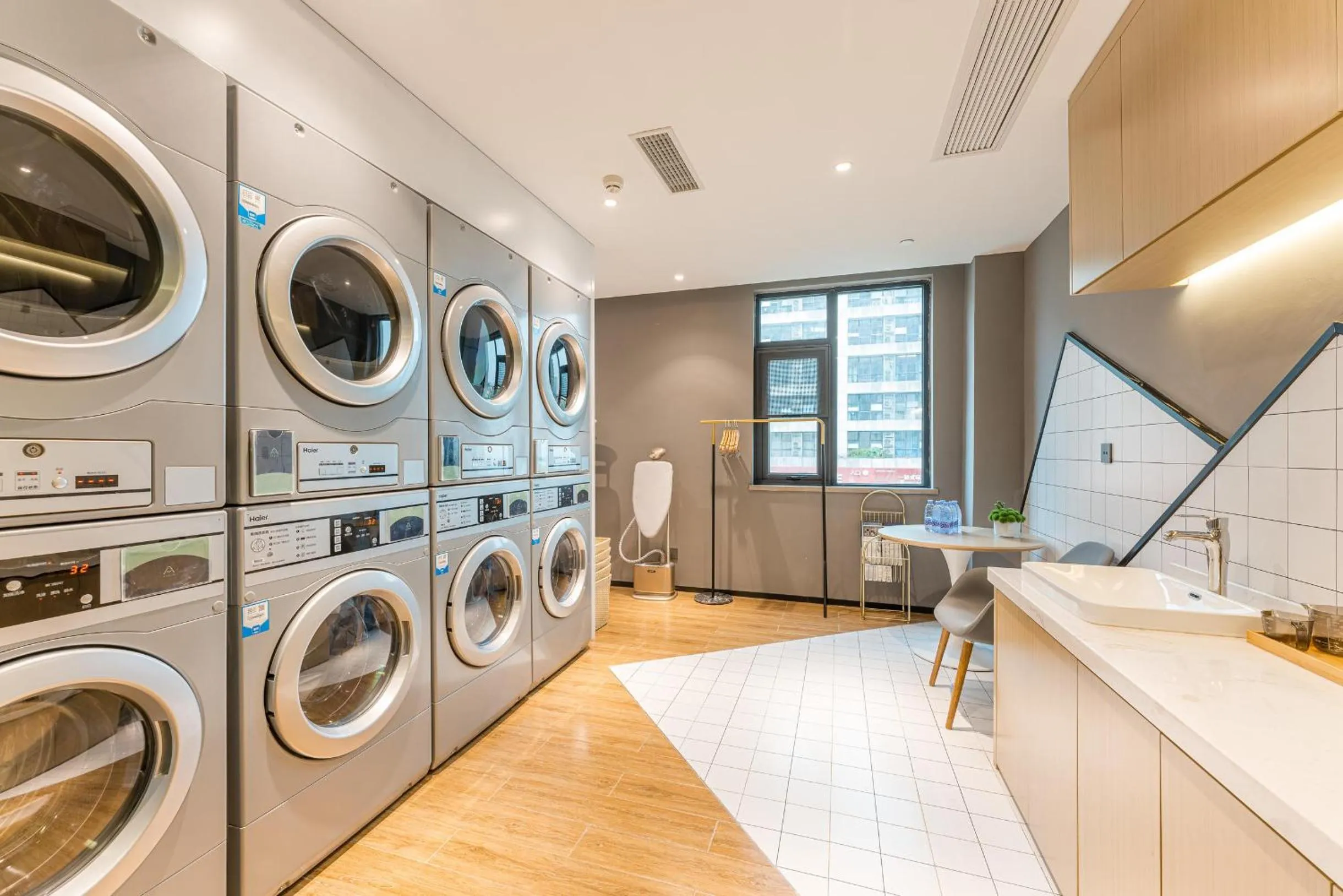 washing machine in Atour Hotel Xiamen Airport Wuyuan Bay