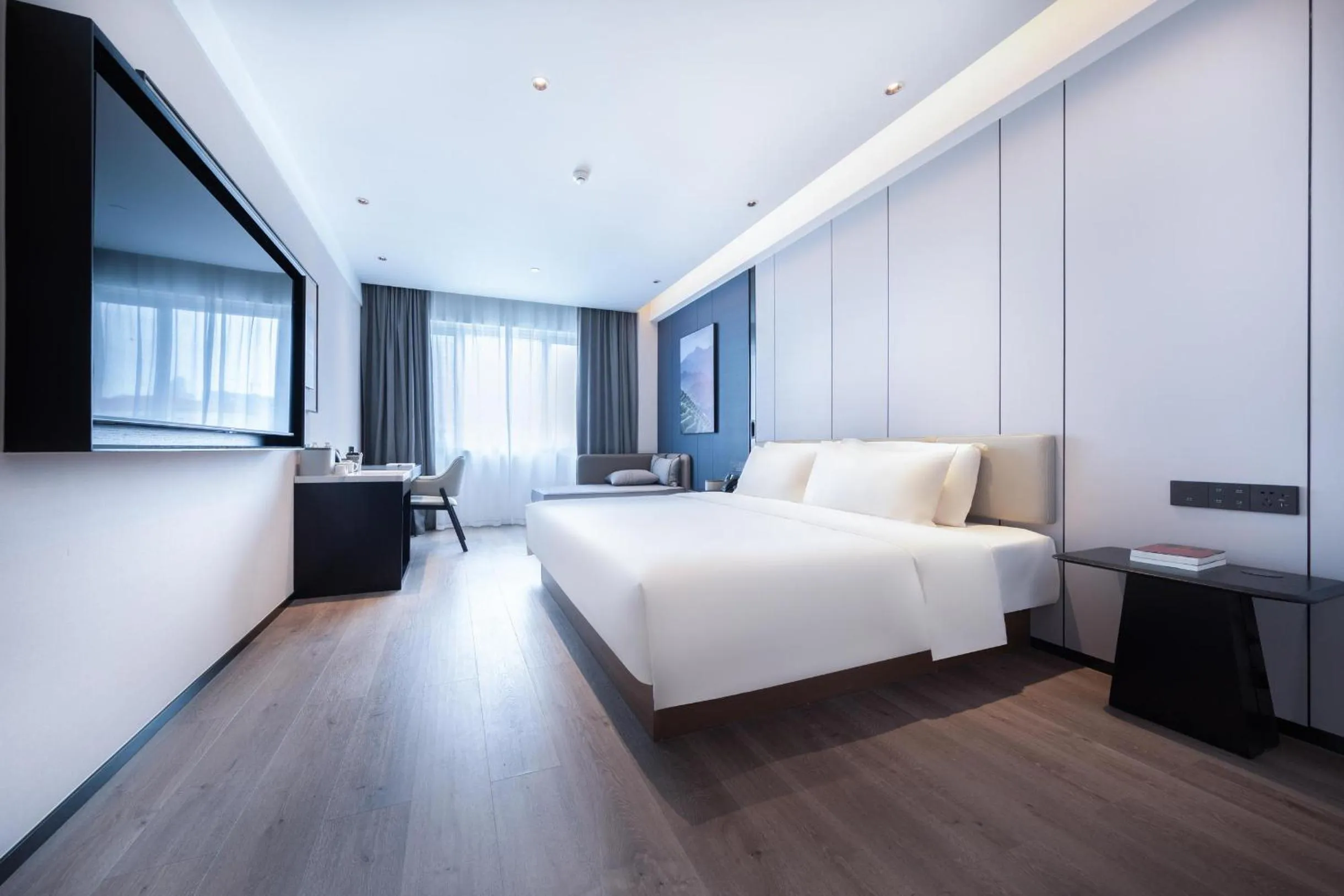 Photo of the whole room, Bed in Atour Hotel Qingdao Laoshan Shilaoren Beach