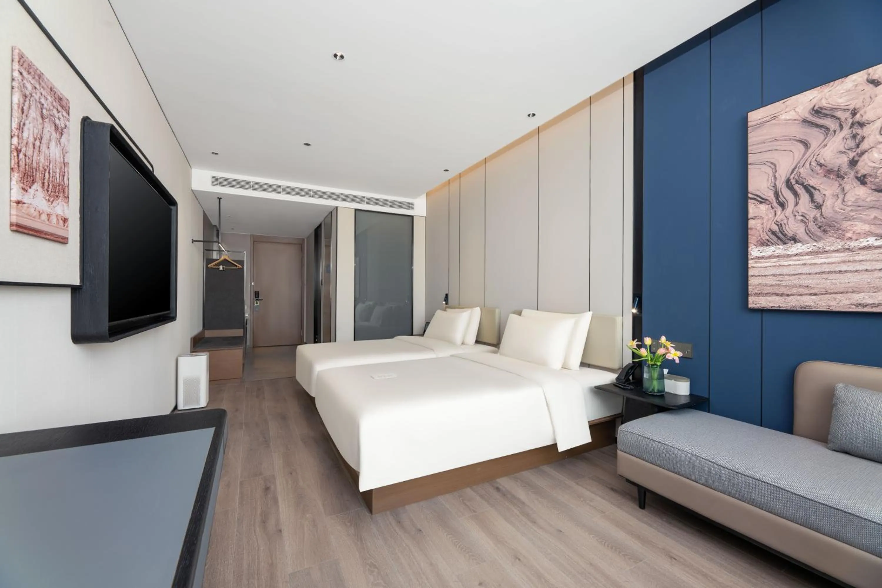 Photo of the whole room, Bed in Atour Hotel Qingdao Laoshan Shilaoren Beach