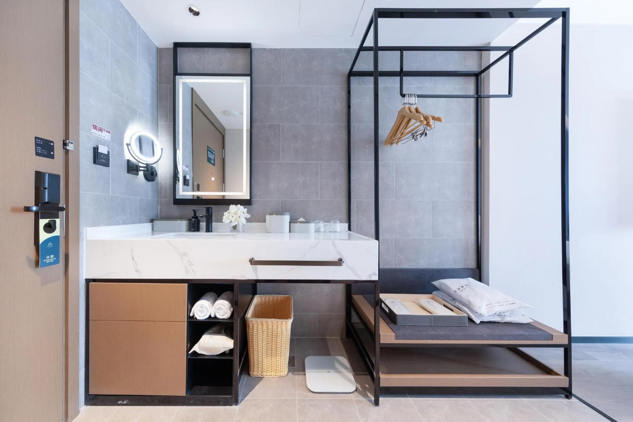 Photo of the whole room, Bed in Atour Hotel Qingdao Laoshan Shilaoren Beach