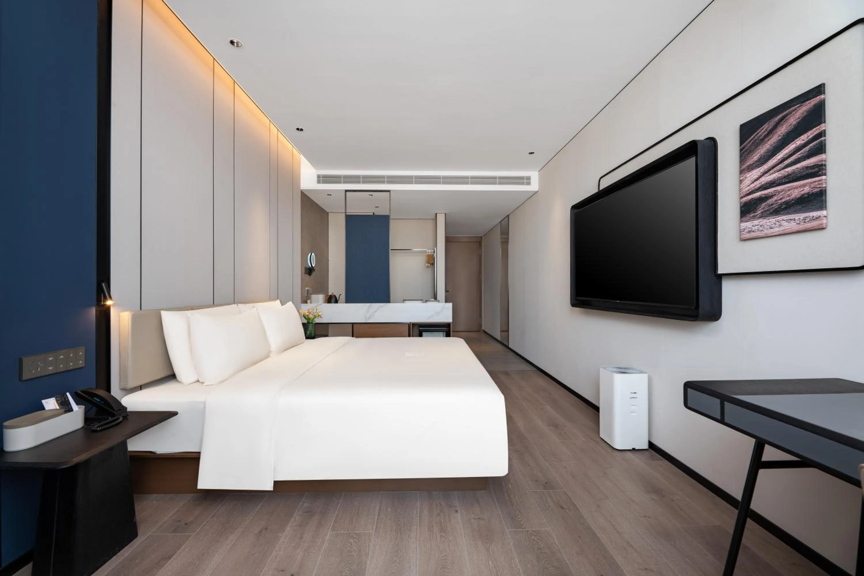 Photo of the whole room, Bed in Atour Hotel Qingdao Laoshan Shilaoren Beach