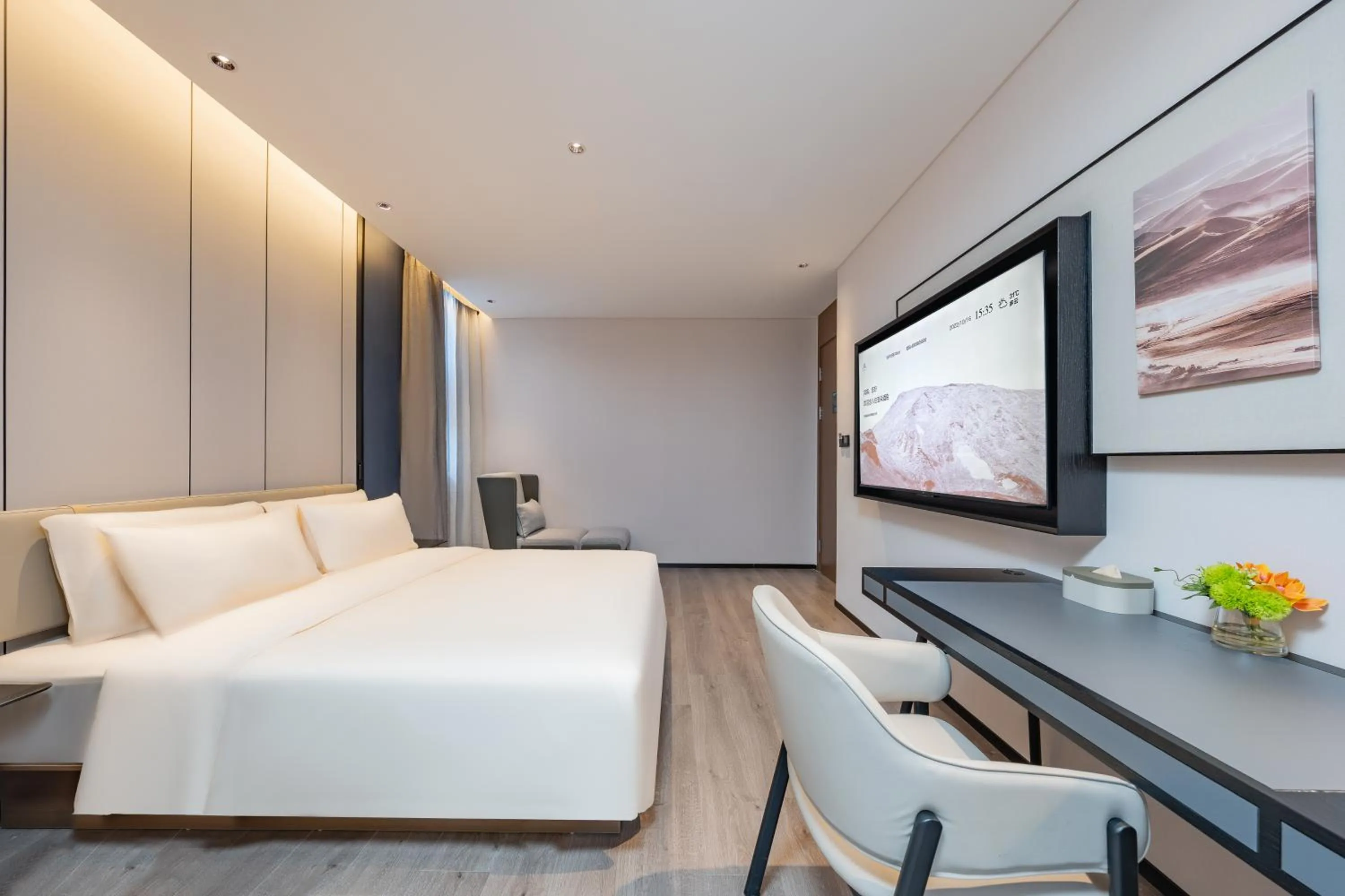 Bedroom, Bed in Atour Hotel Guangzhou Pazhou Exhibition Center Information Port-Free shuttle bus to Canton Fair