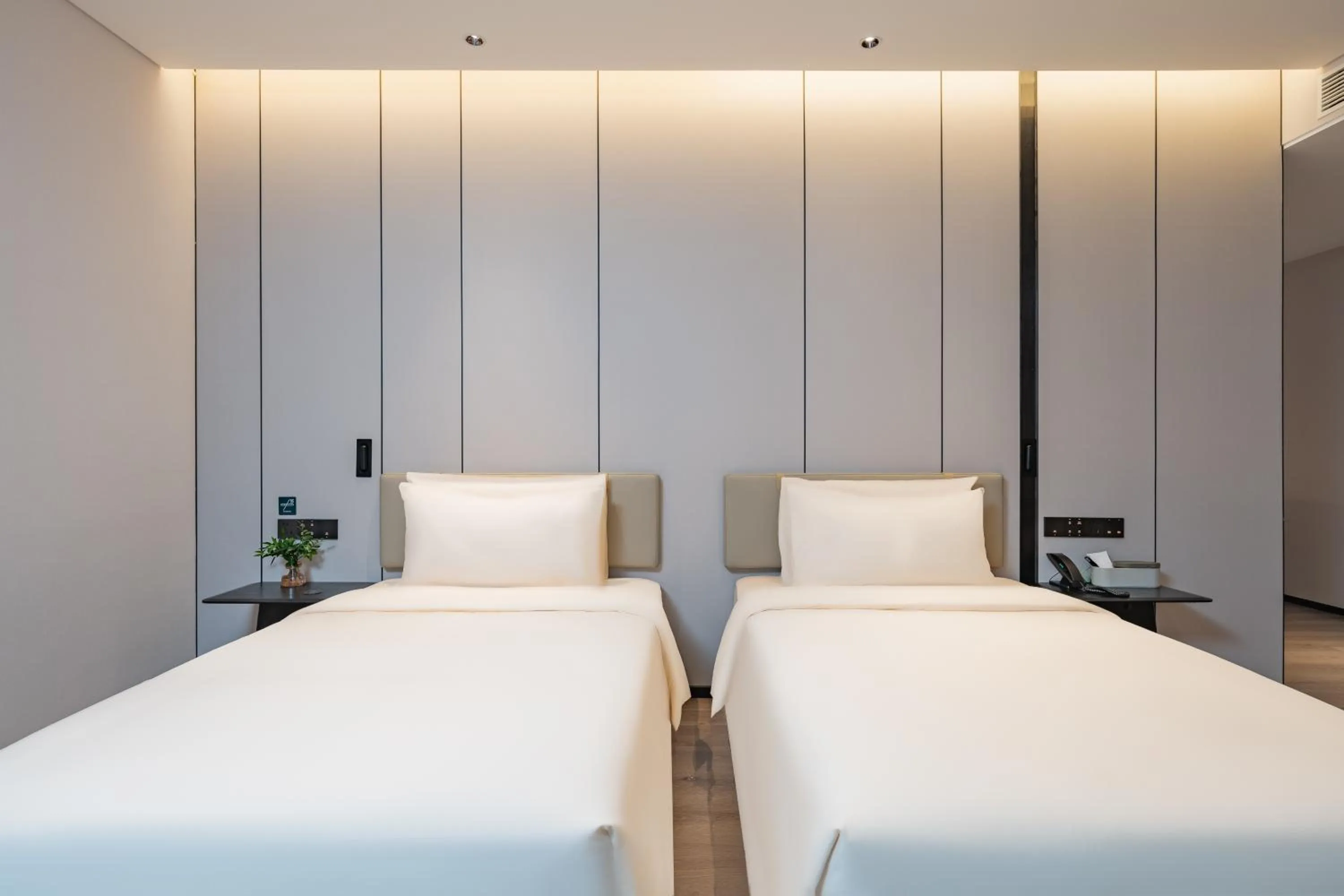 Bed in Atour Hotel Guangzhou Pazhou Exhibition Center Information Port-Free shuttle bus to Canton Fair