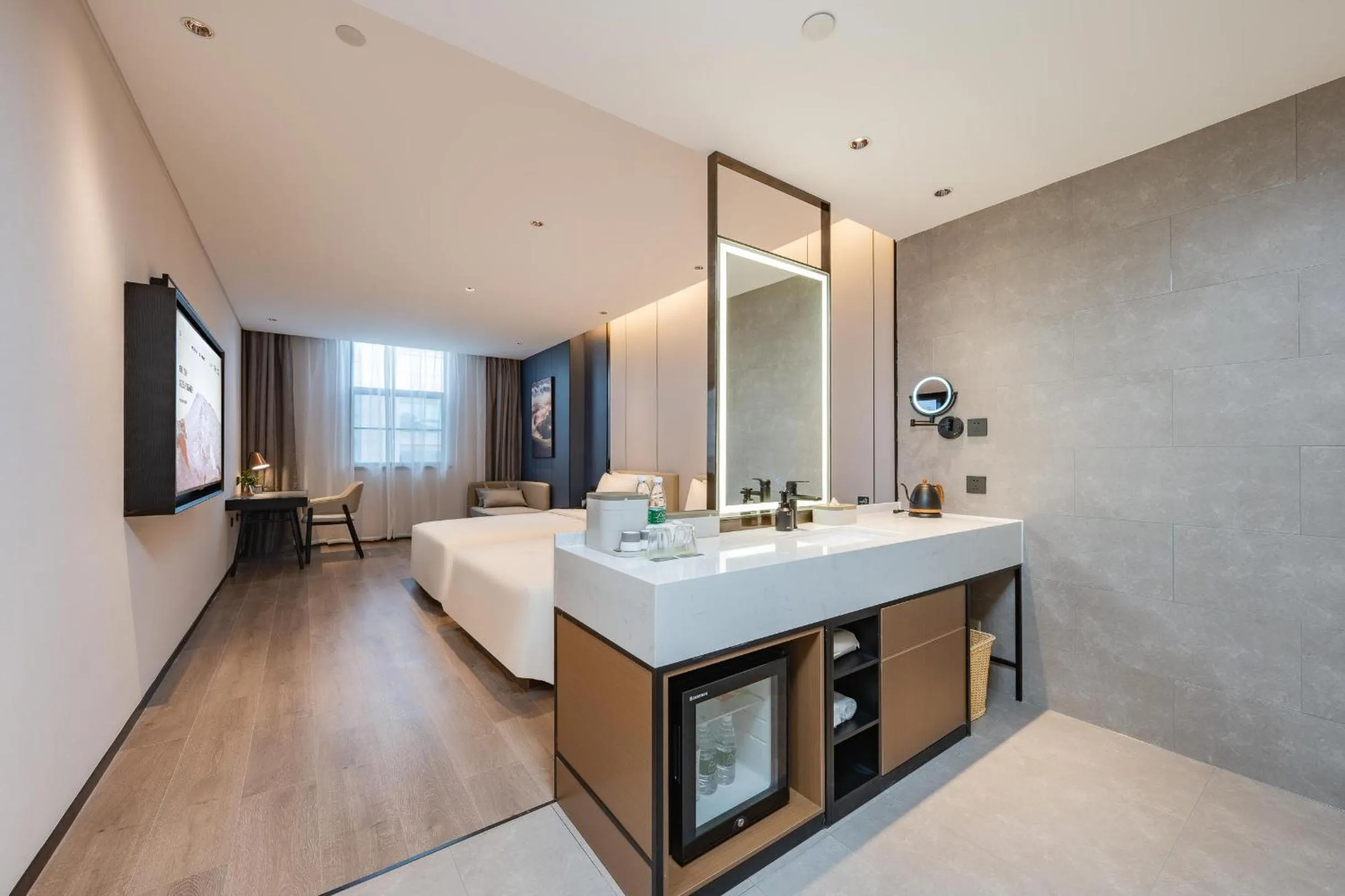 Photo of the whole room, Bed in Atour Hotel Guangzhou Pazhou Exhibition Center Information Port-Free shuttle bus to Canton Fair