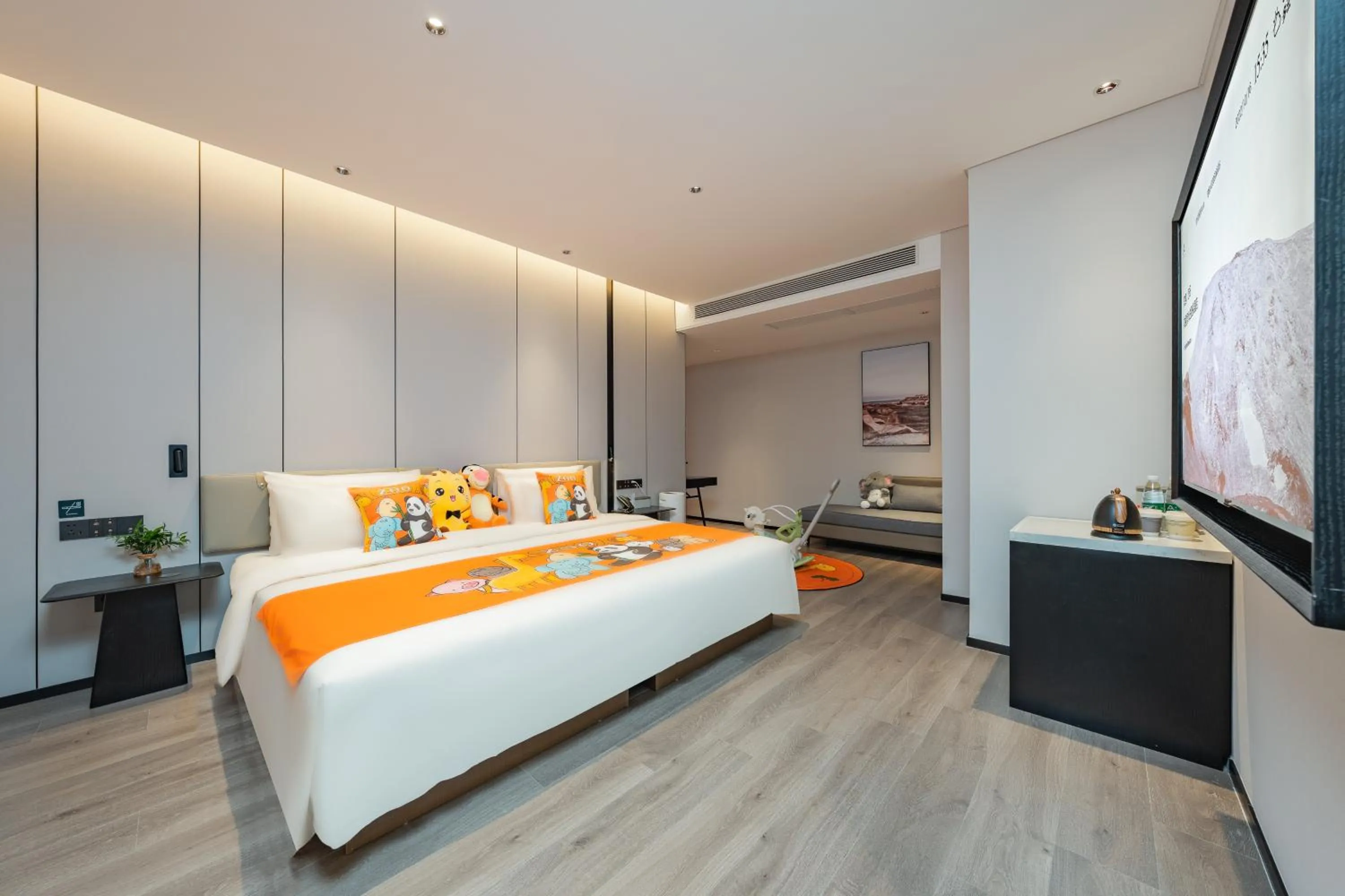 Photo of the whole room, Bed in Atour Hotel Guangzhou Pazhou Exhibition Center Information Port-Free shuttle bus to Canton Fair