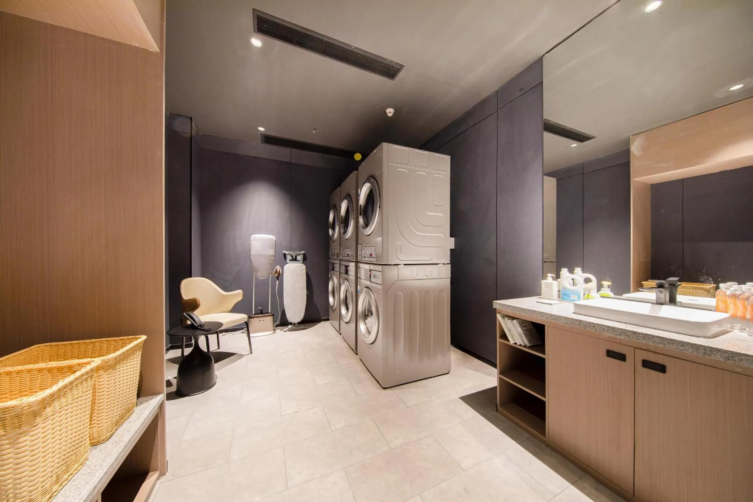 washing machine in Atour X Hotel Guangzhou Baiyun International Airport Renhe Station