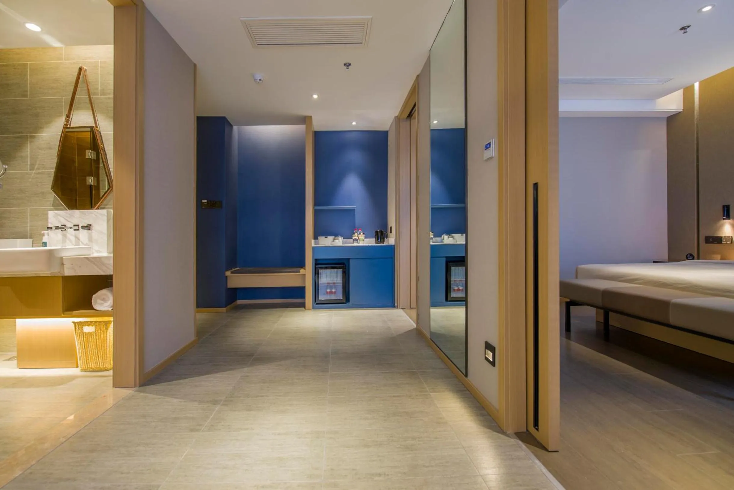 Photo of the whole room, Bed in Atour Hotel Shenzhen Nanshan Shekou